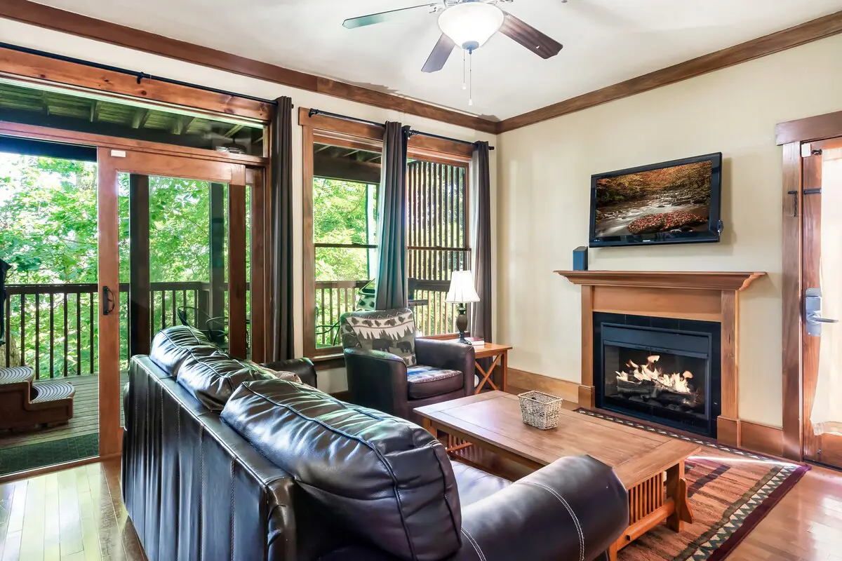 Relaxing Escape, Sleeps 6・Deck, Hot Tub, Grill