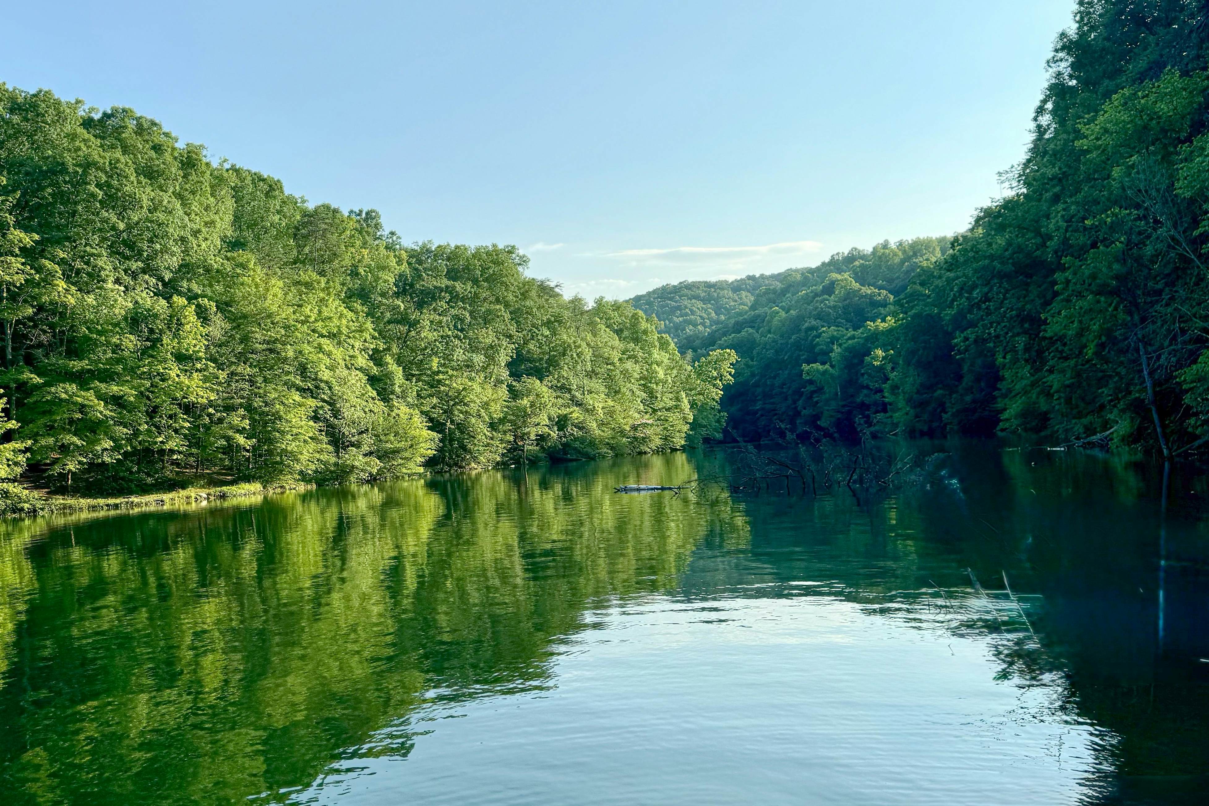 Serene Lake Home, Sleep 7・Grill・Games・Dog Friendly