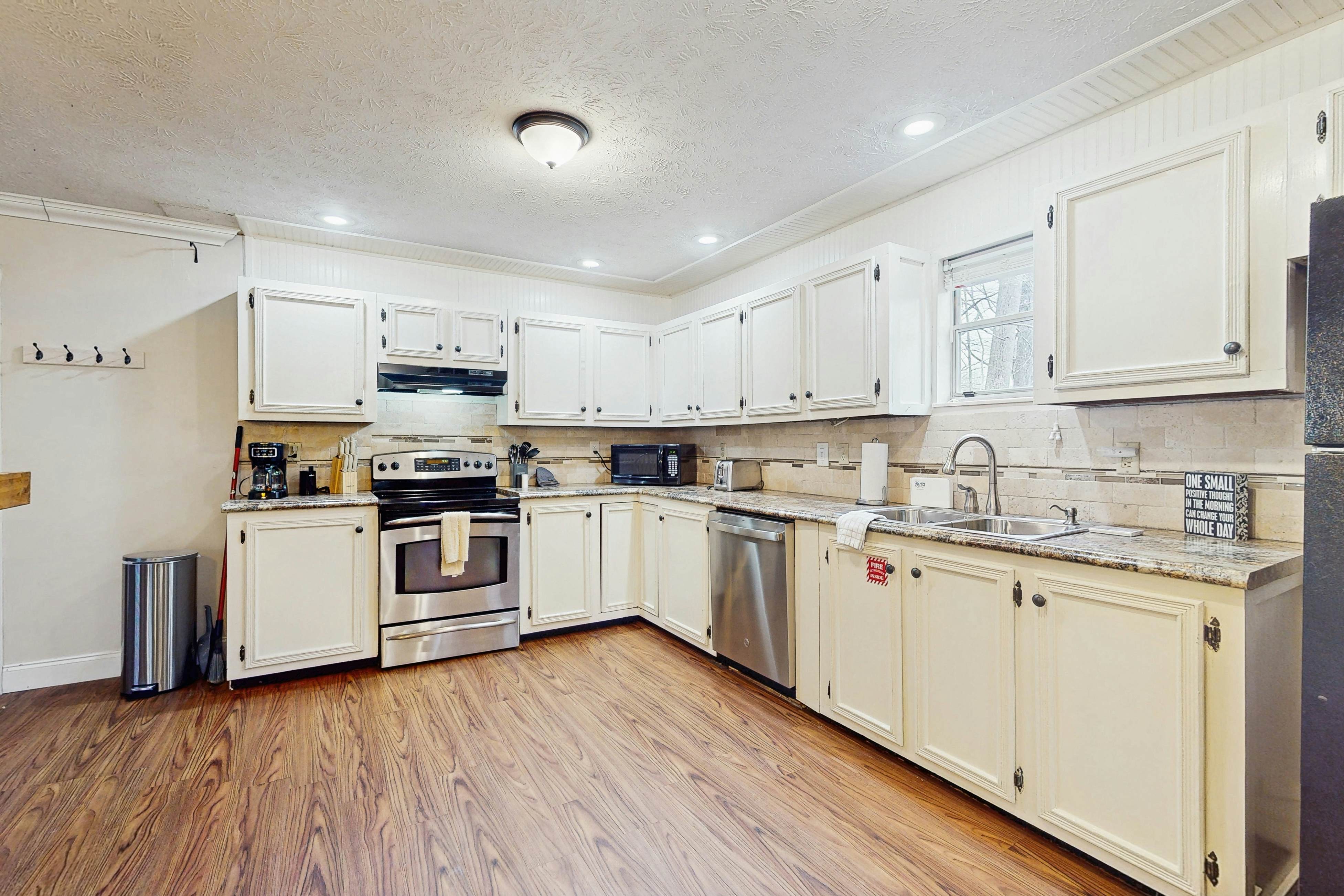 Serene Lake Home, Sleep 7・Grill・Games・Dog Friendly