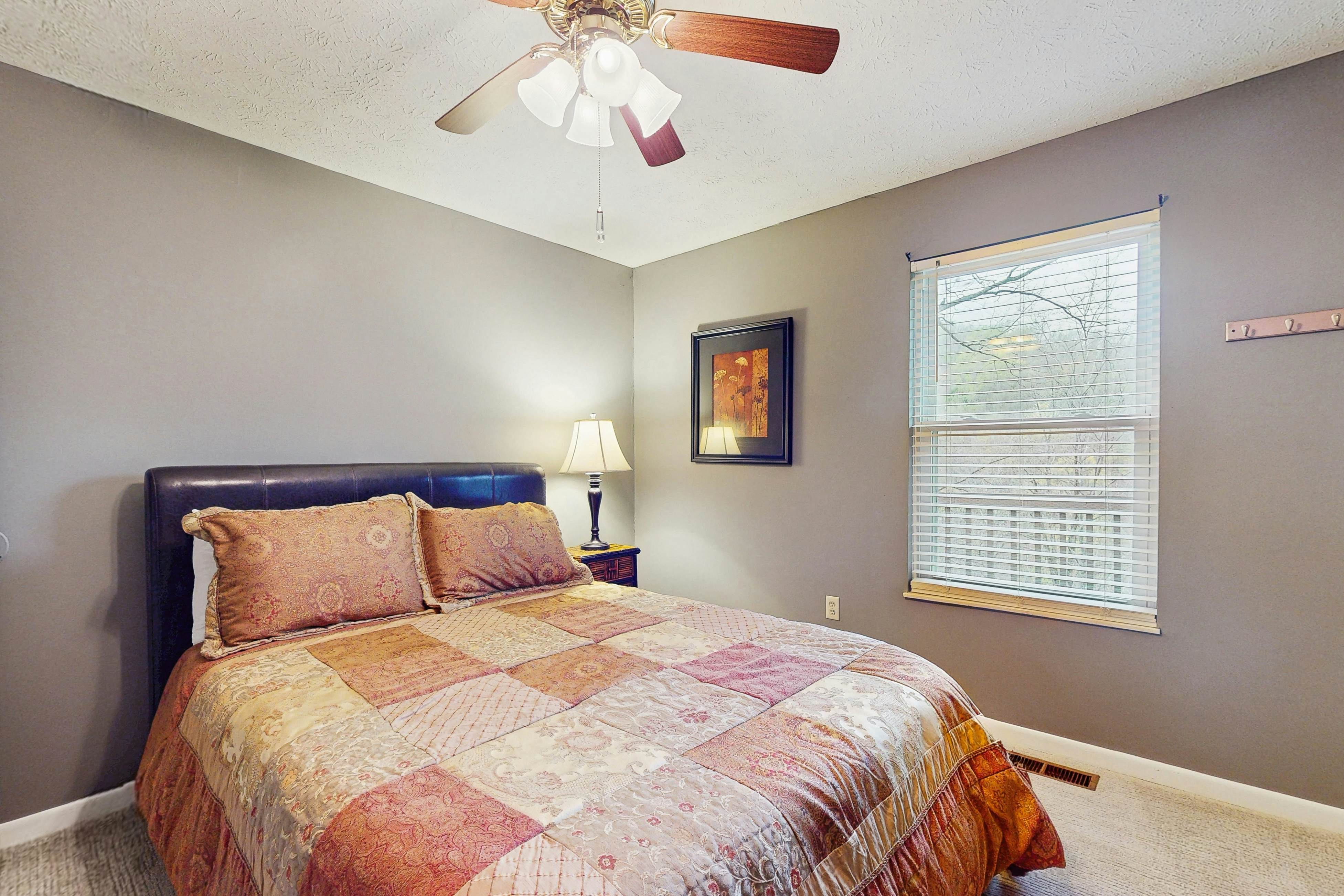 Serene Lake Home, Sleep 7・Grill・Games・Dog Friendly