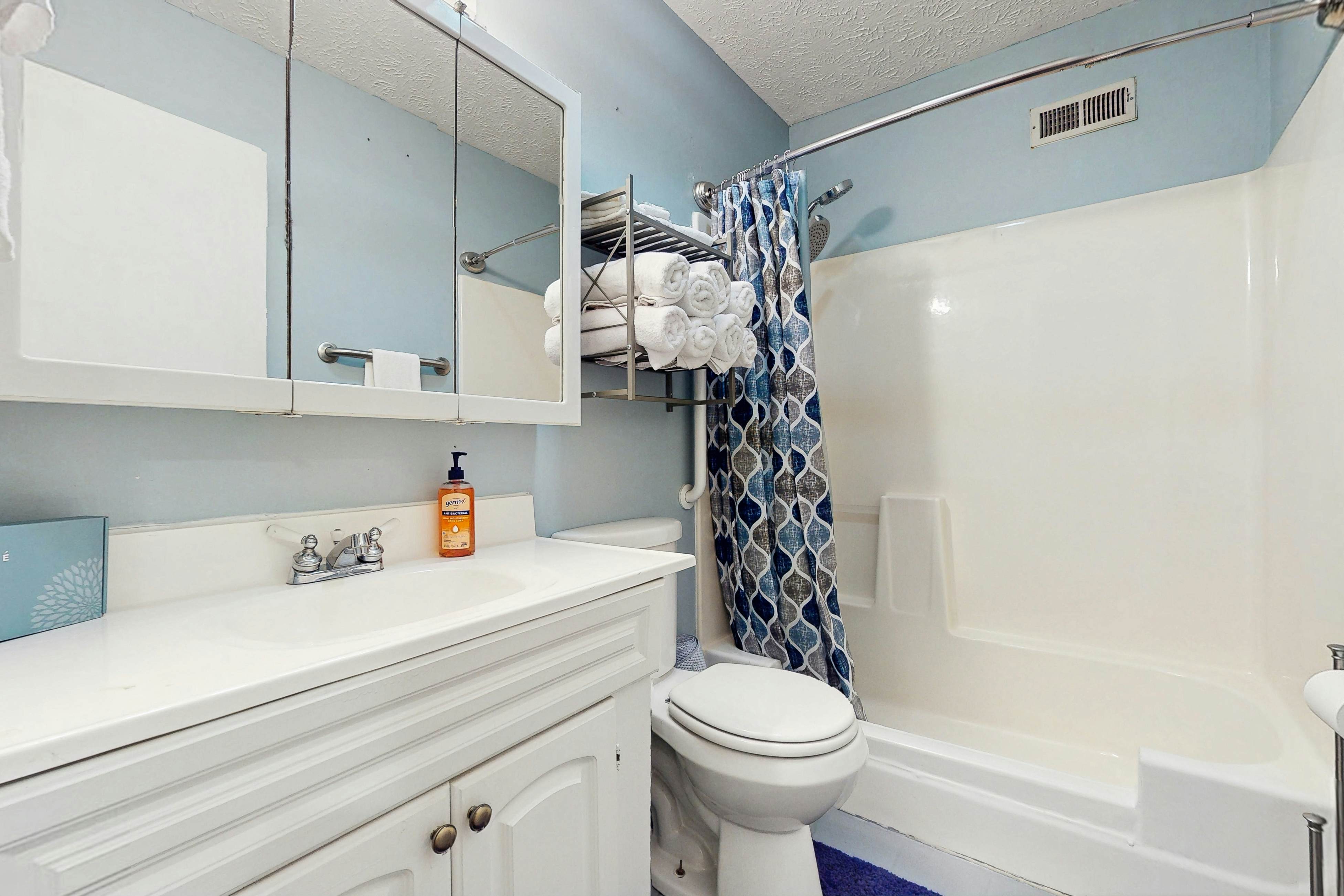 Serene Lake Home, Sleep 7・Grill・Games・Dog Friendly