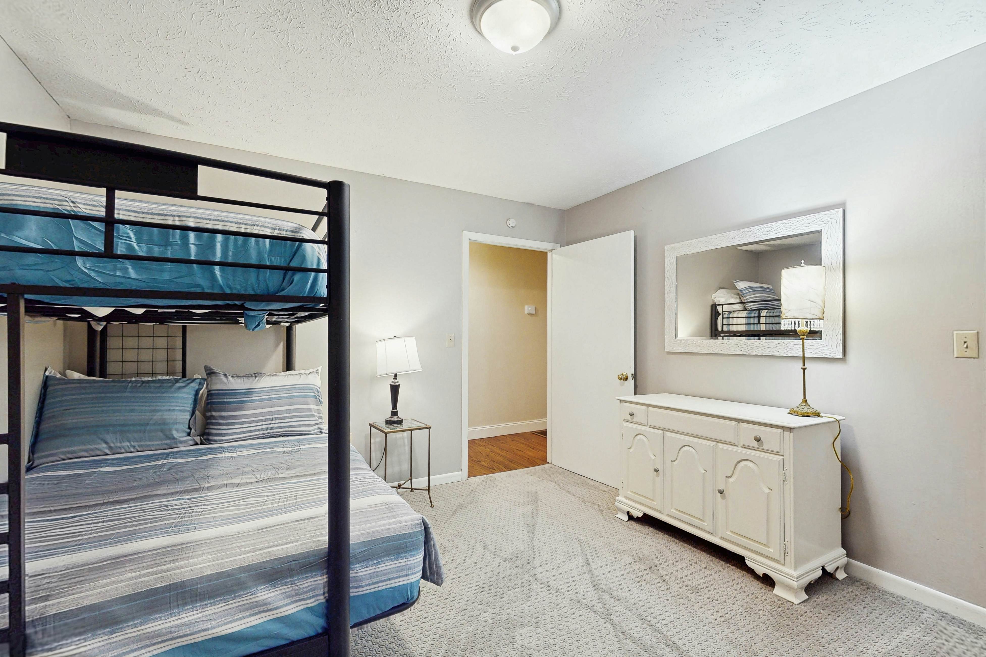 Serene Lake Home, Sleep 7・Grill・Games・Dog Friendly