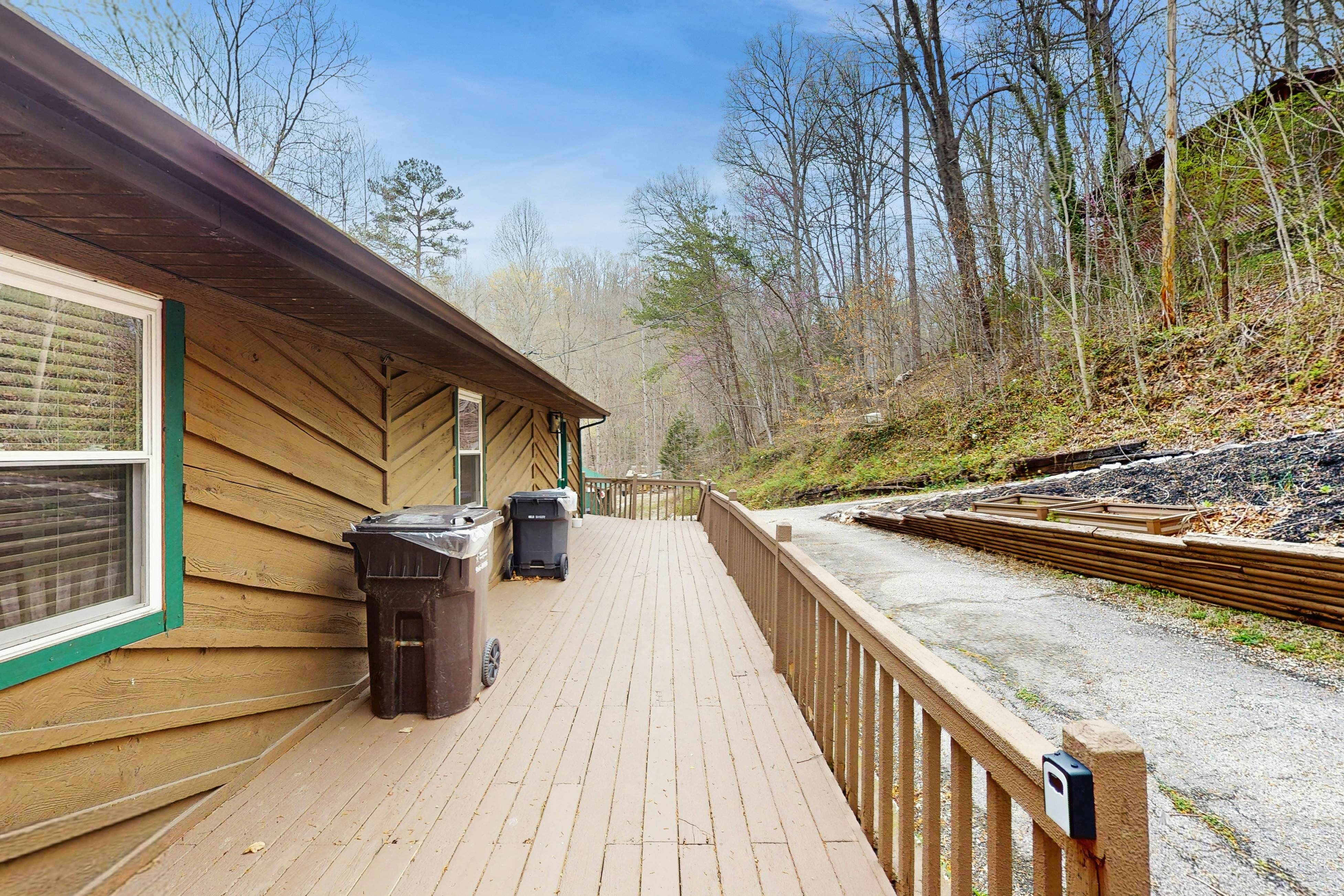 Serene Lake Home, Sleep 7・Grill・Games・Dog Friendly