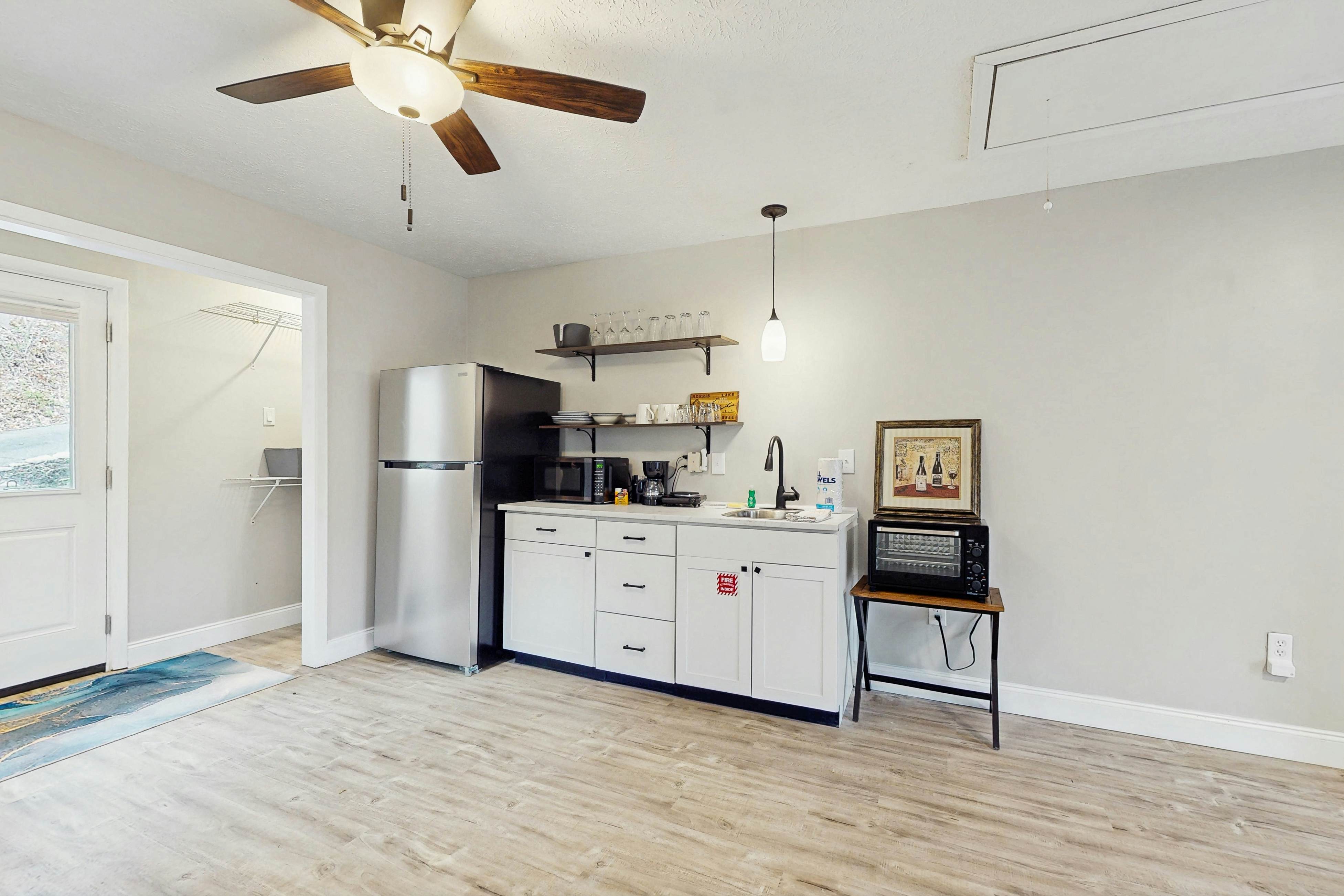 Serene Lake Home, Sleep 7・Grill・Games・Dog Friendly