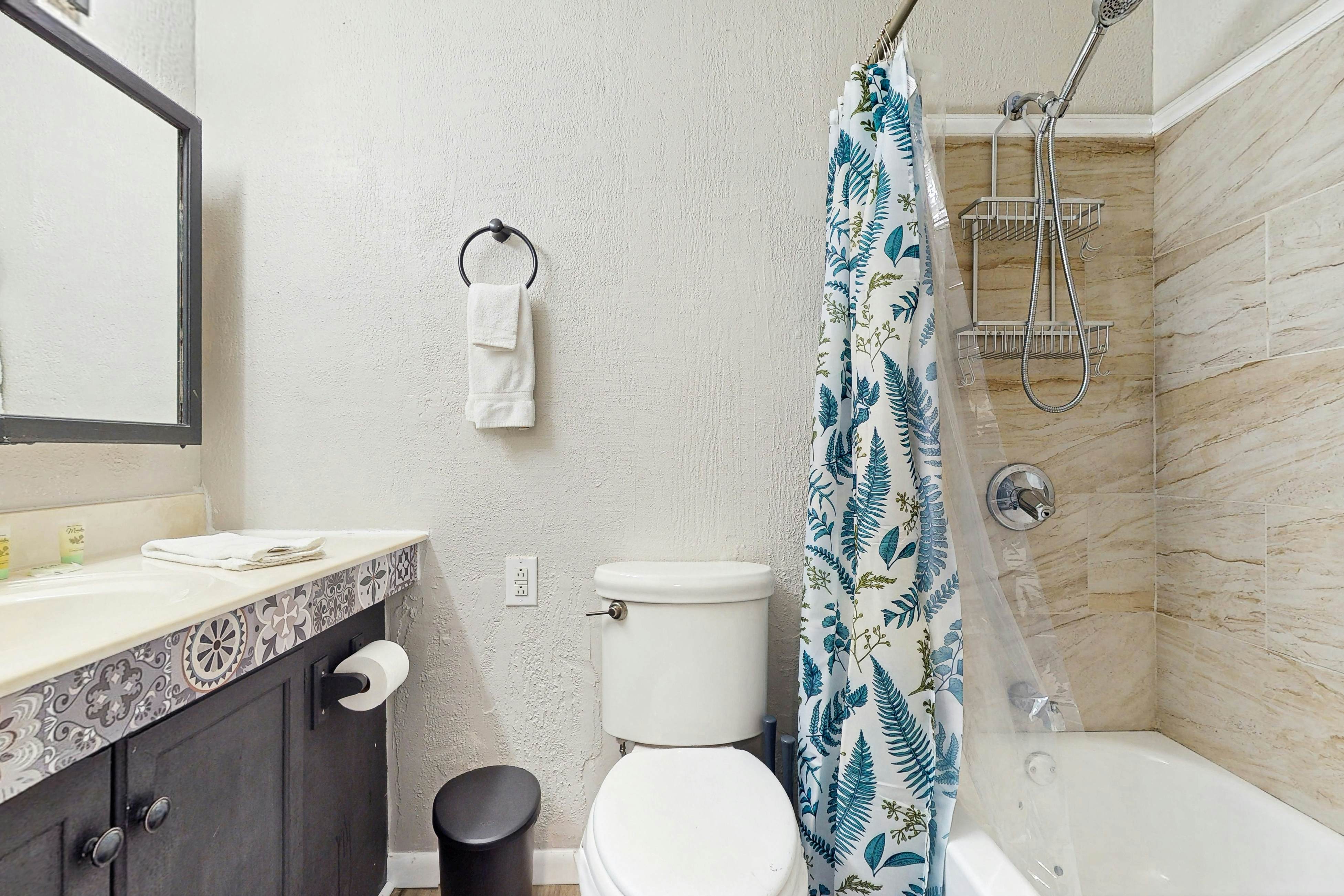 Serene Lake Home, Sleep 7・Grill・Games・Dog Friendly