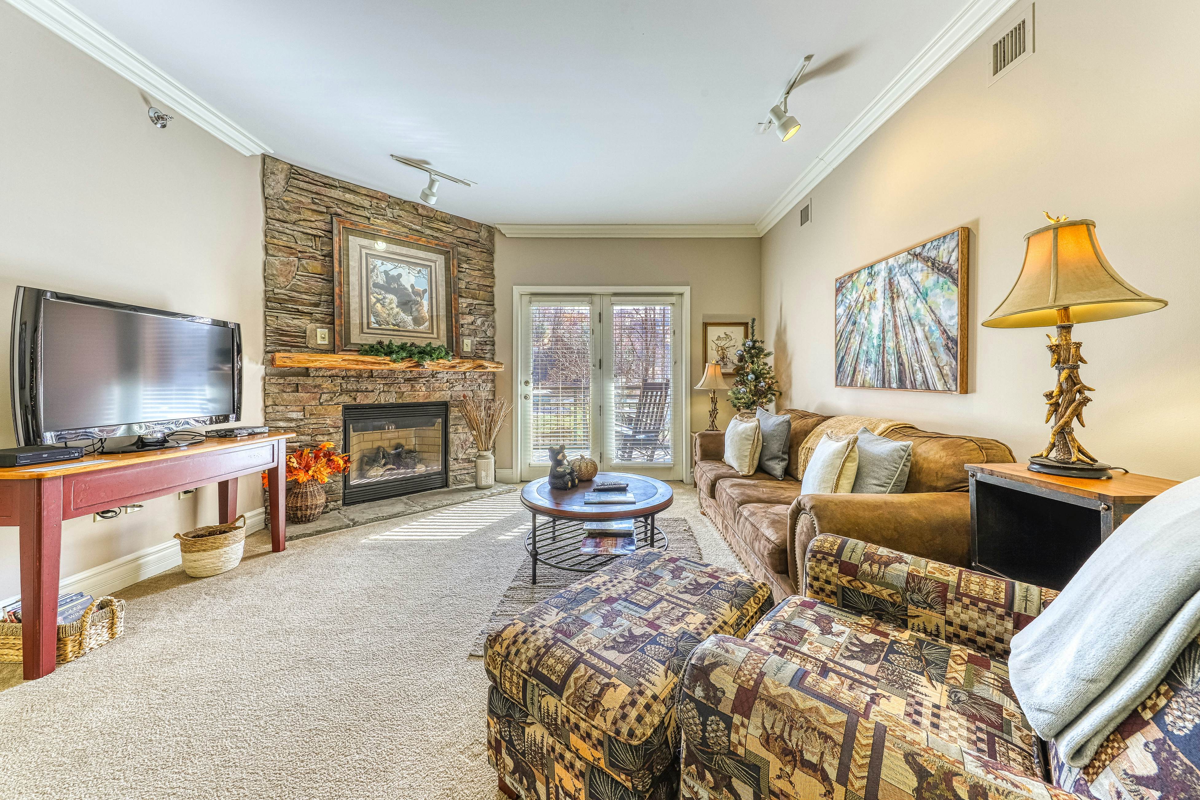 Inviting Condo, Sleeps 6・Jetted Tub・Fireplace・Gym