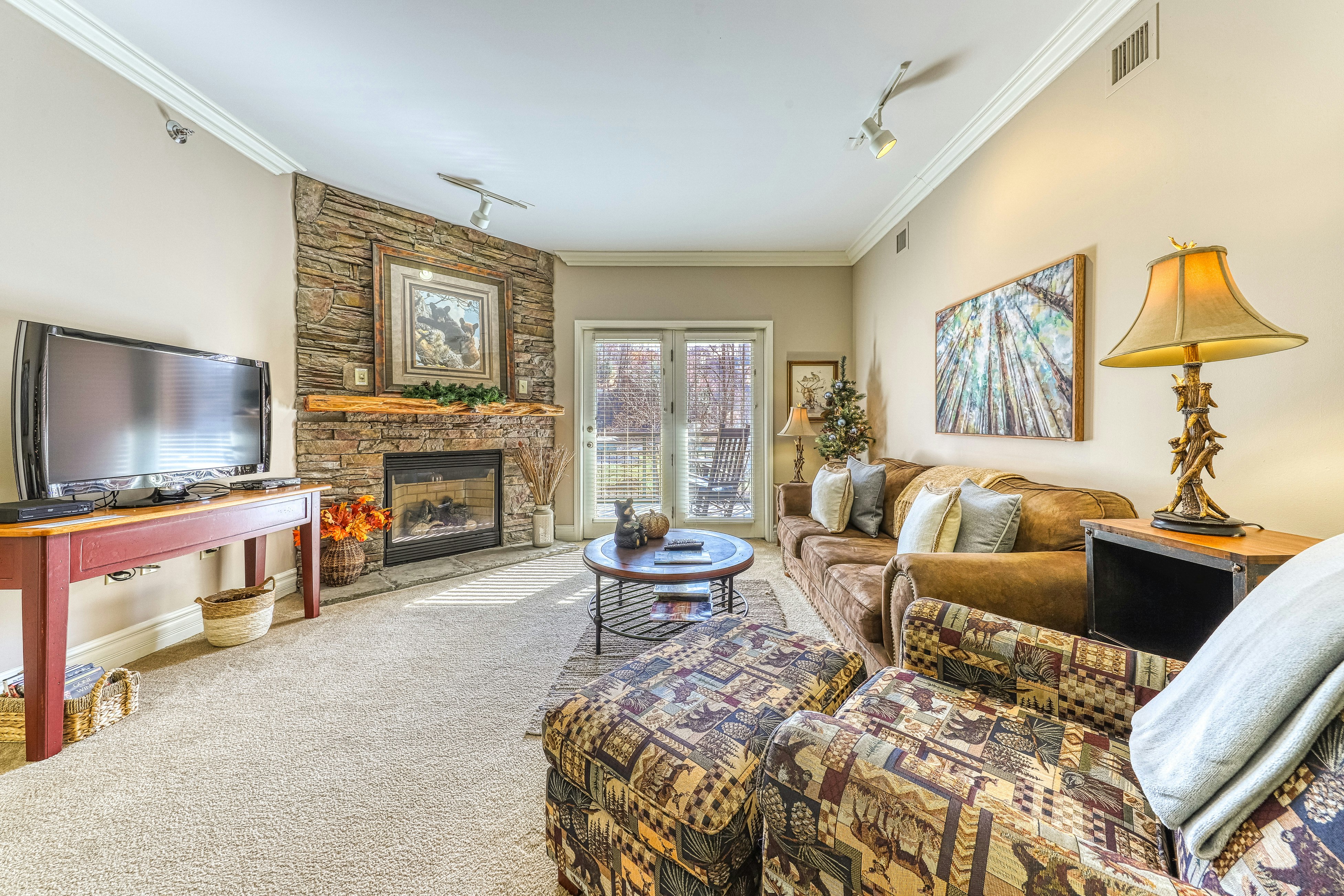 Inviting Condo, Sleeps 6・Jetted Tub・Fireplace・Gym