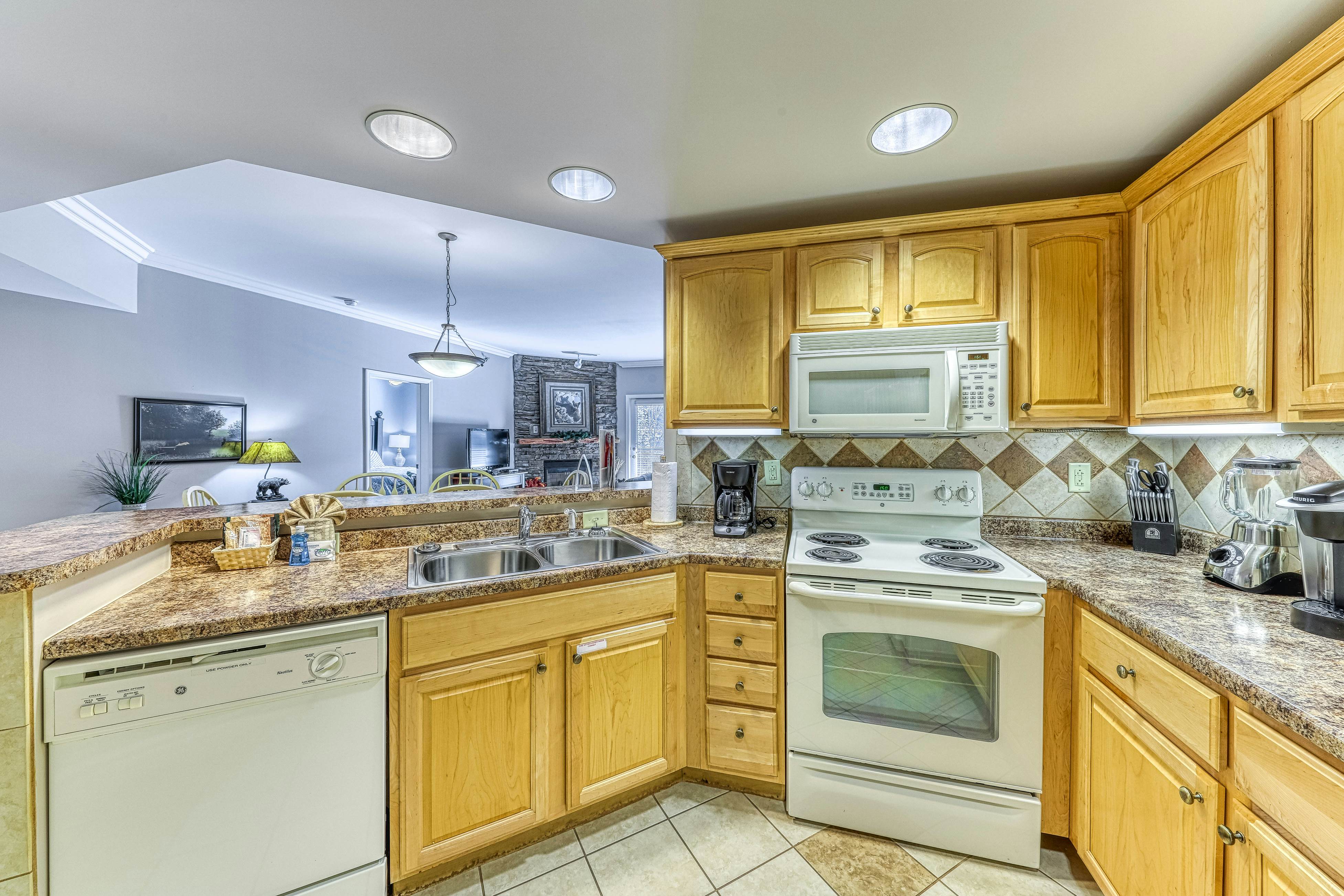 Inviting Condo, Sleeps 6・Jetted Tub・Fireplace・Gym