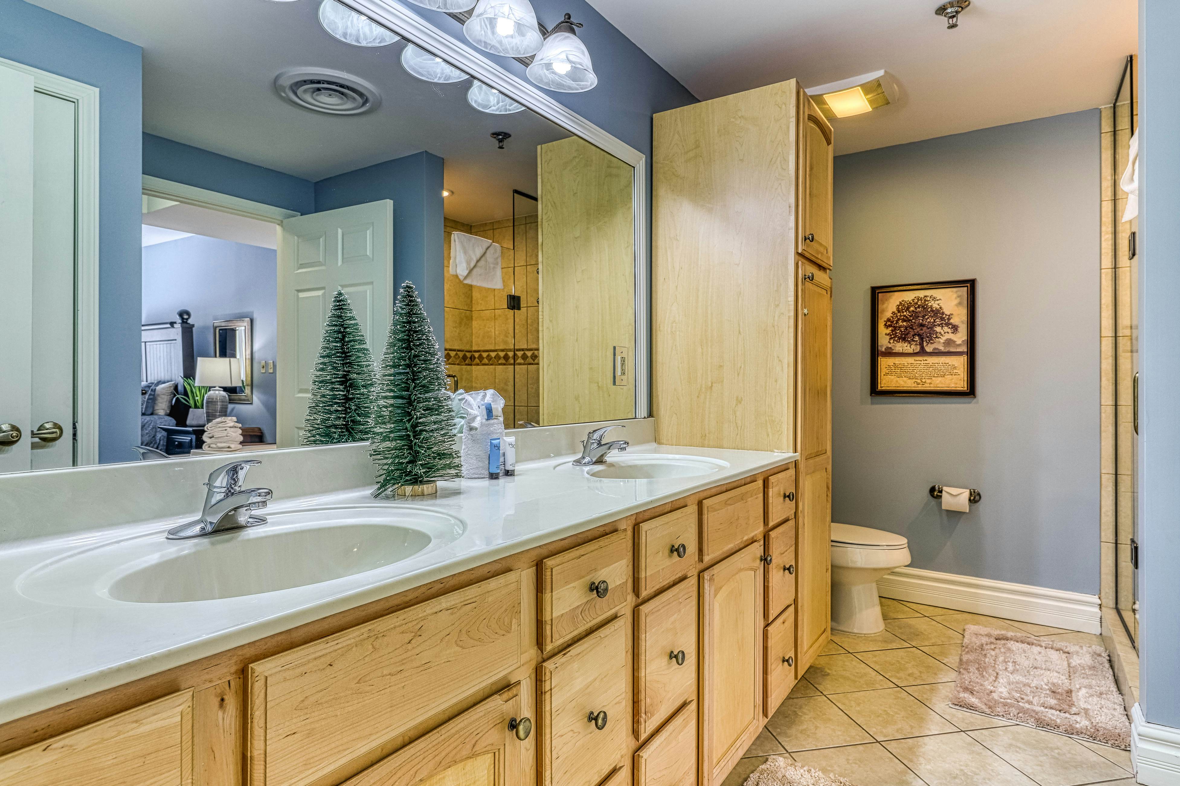 Inviting Condo, Sleeps 6・Jetted Tub・Fireplace・Gym