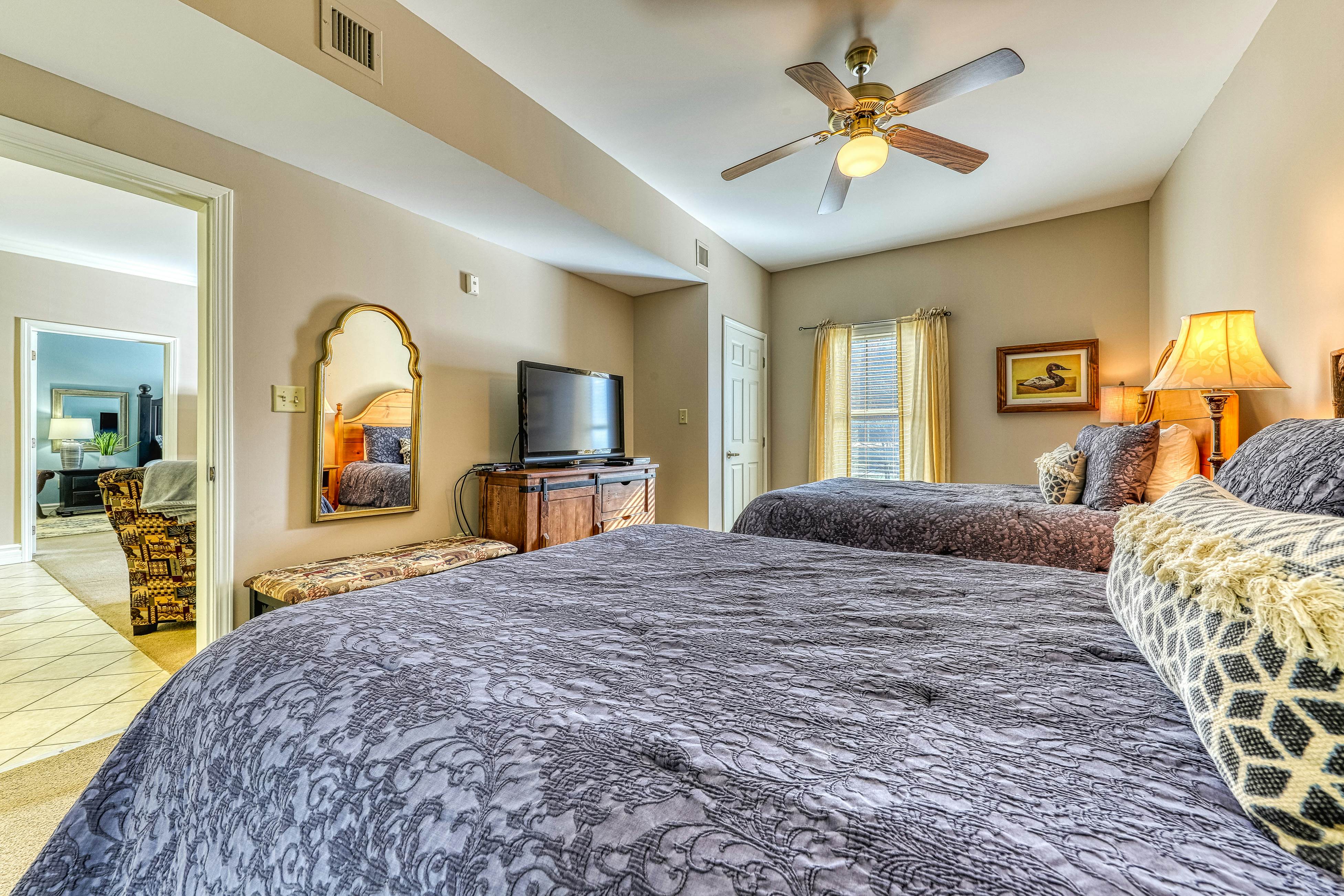 Inviting Condo, Sleeps 6・Jetted Tub・Fireplace・Gym