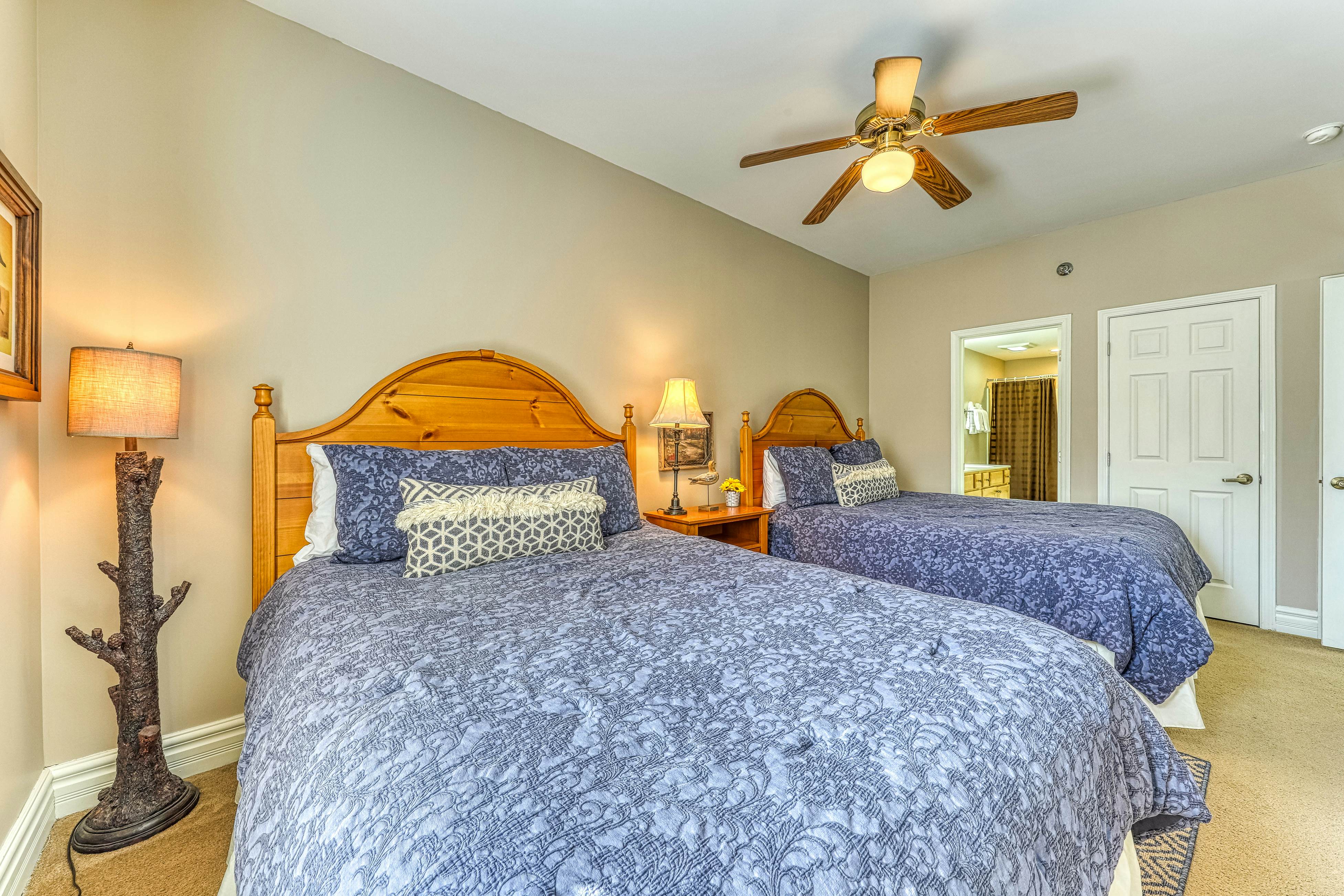 Inviting Condo, Sleeps 6・Jetted Tub・Fireplace・Gym