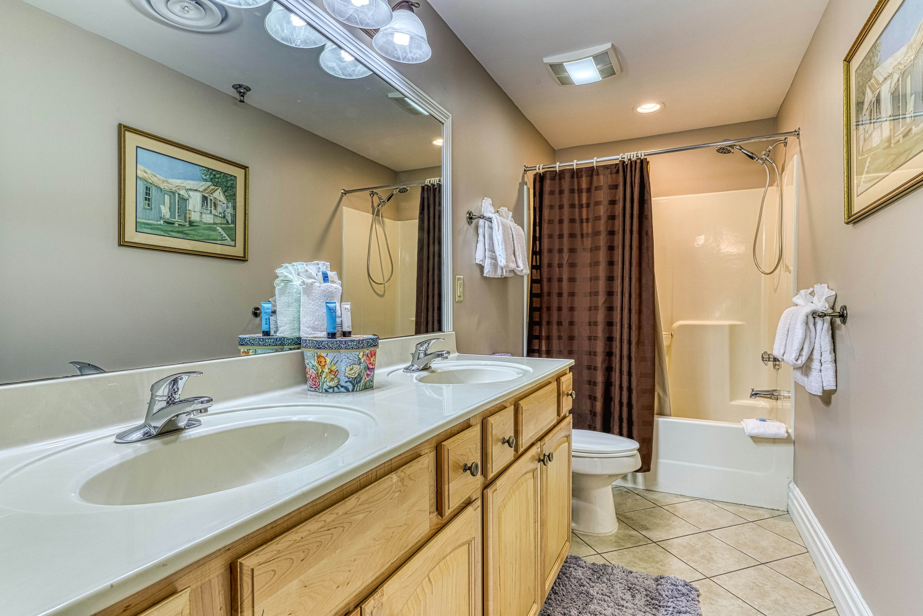 Inviting Condo, Sleeps 6・Jetted Tub・Fireplace・Gym