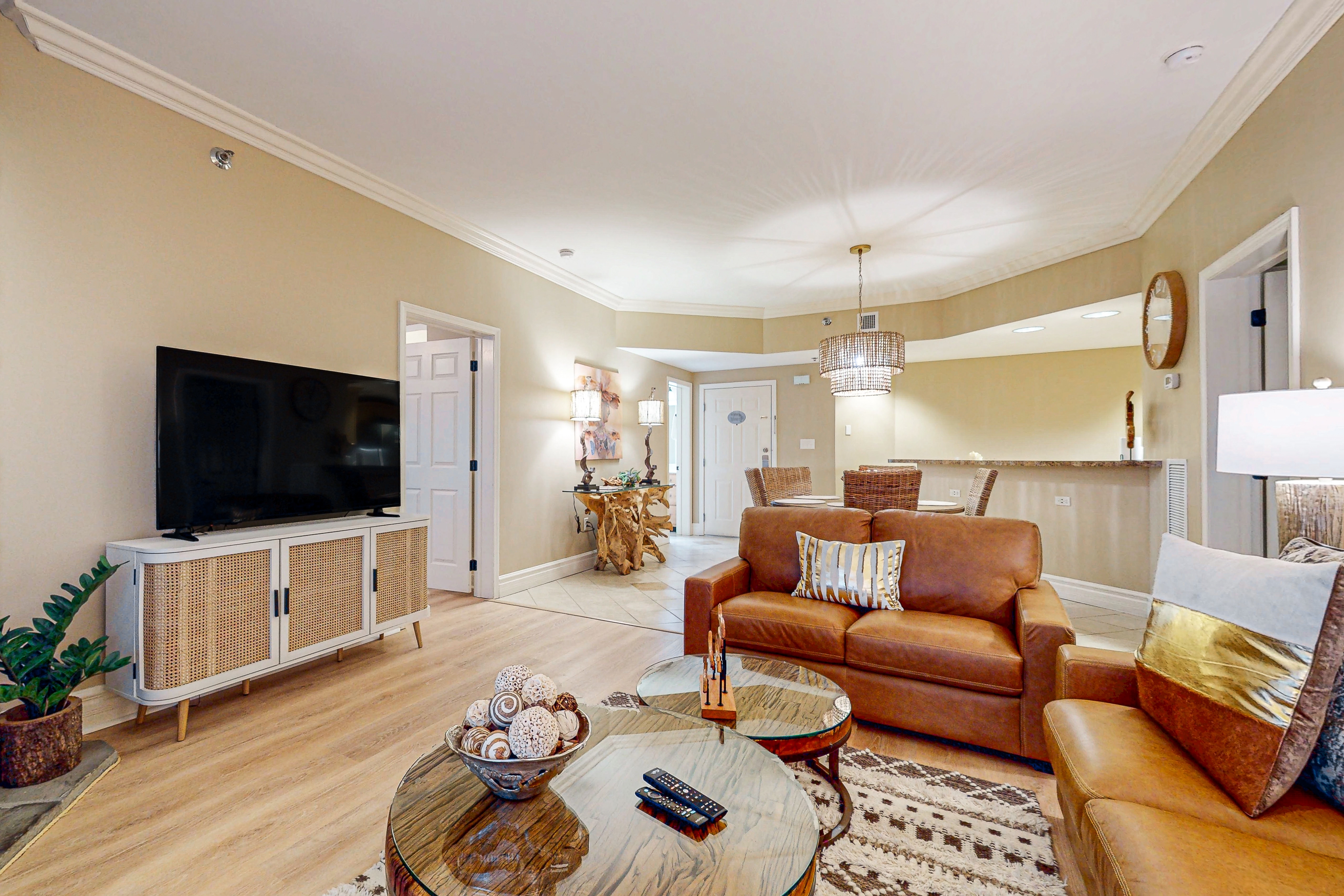 Cute Condo, Sleeps 6, Jacuzzi Tub, Gym, Near Downtown