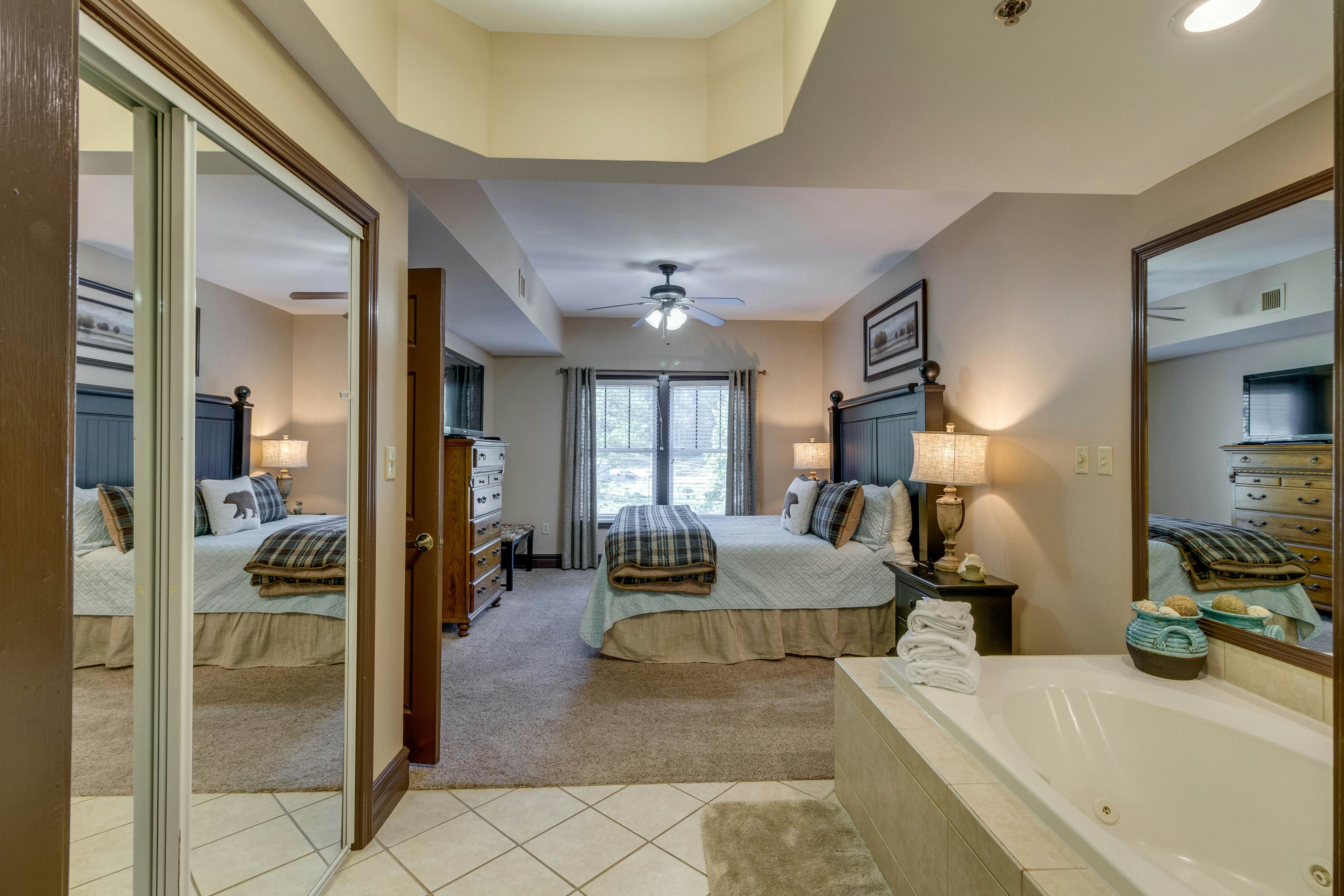 Charming Near Downtown Condo, Sleep 6・Fitness Room