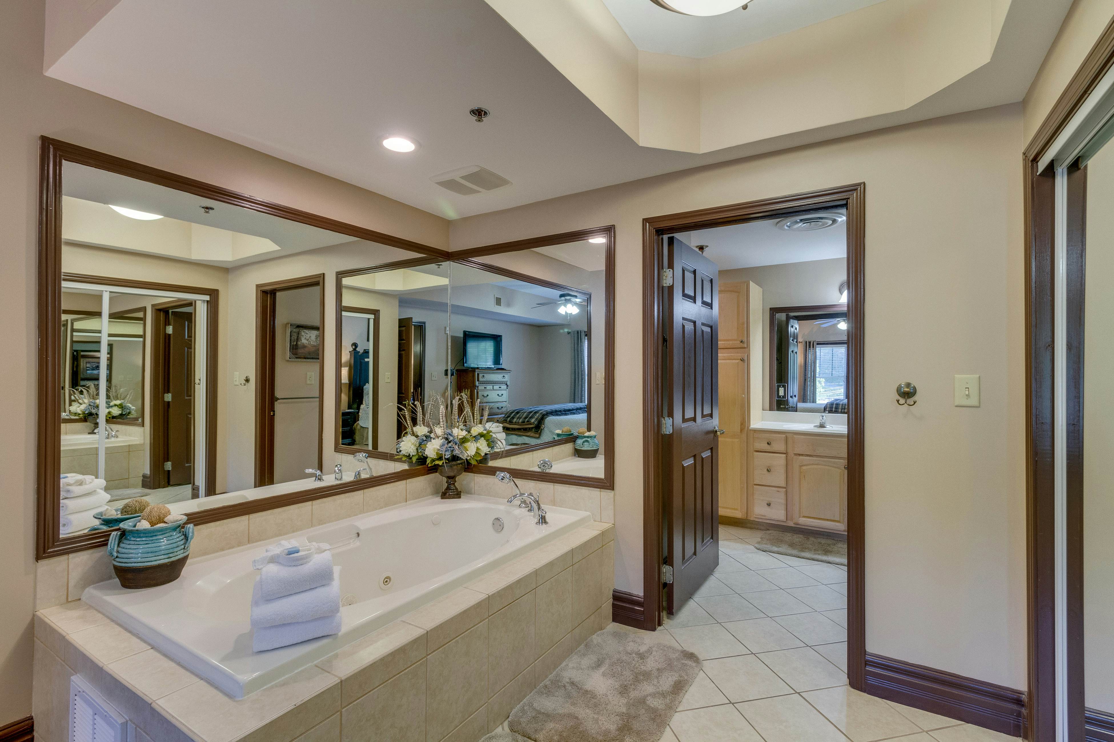 Charming Near Downtown Condo, Sleep 6・Fitness Room