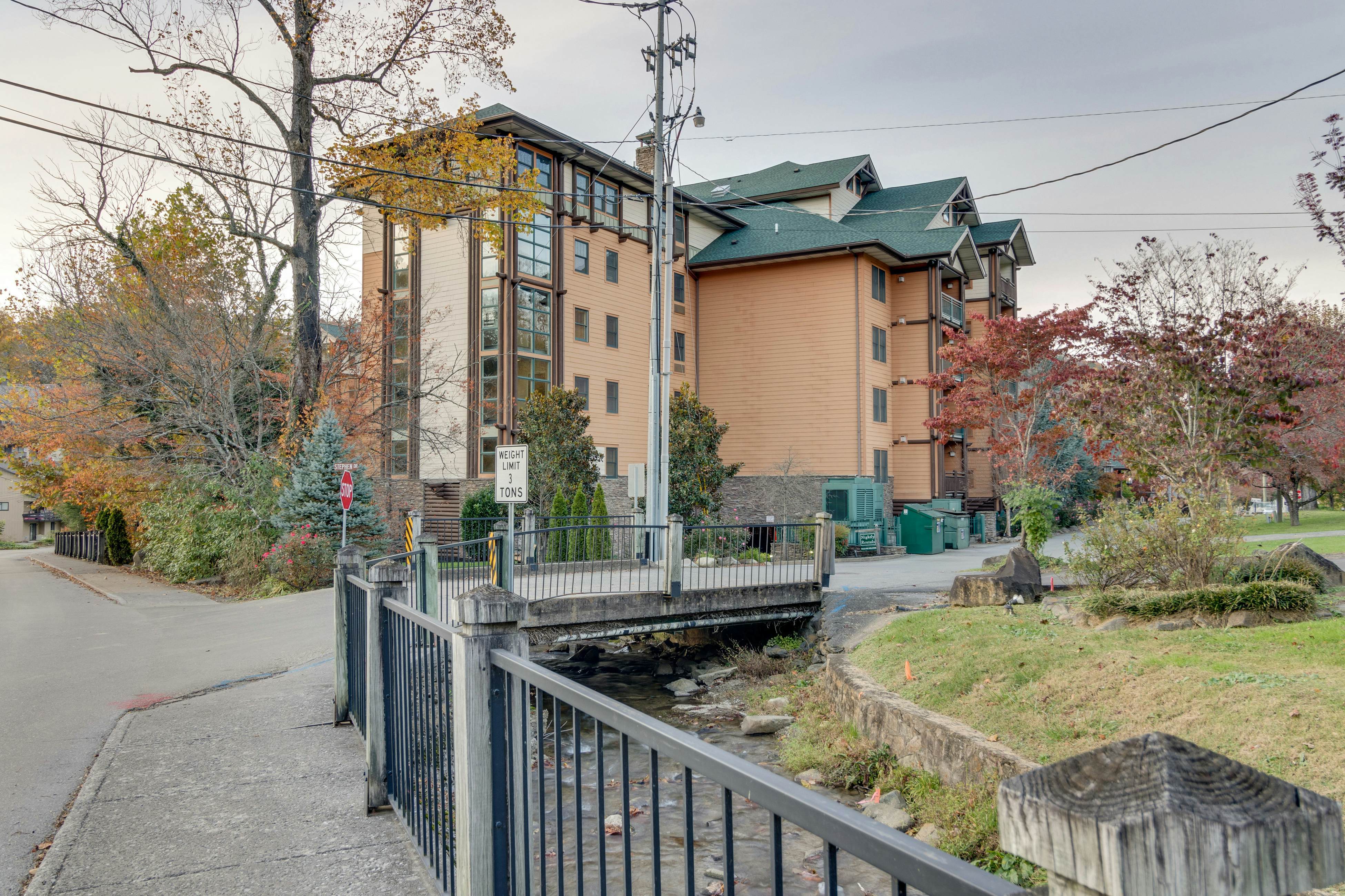 Charming Near Downtown Condo, Sleep 6・Fitness Room