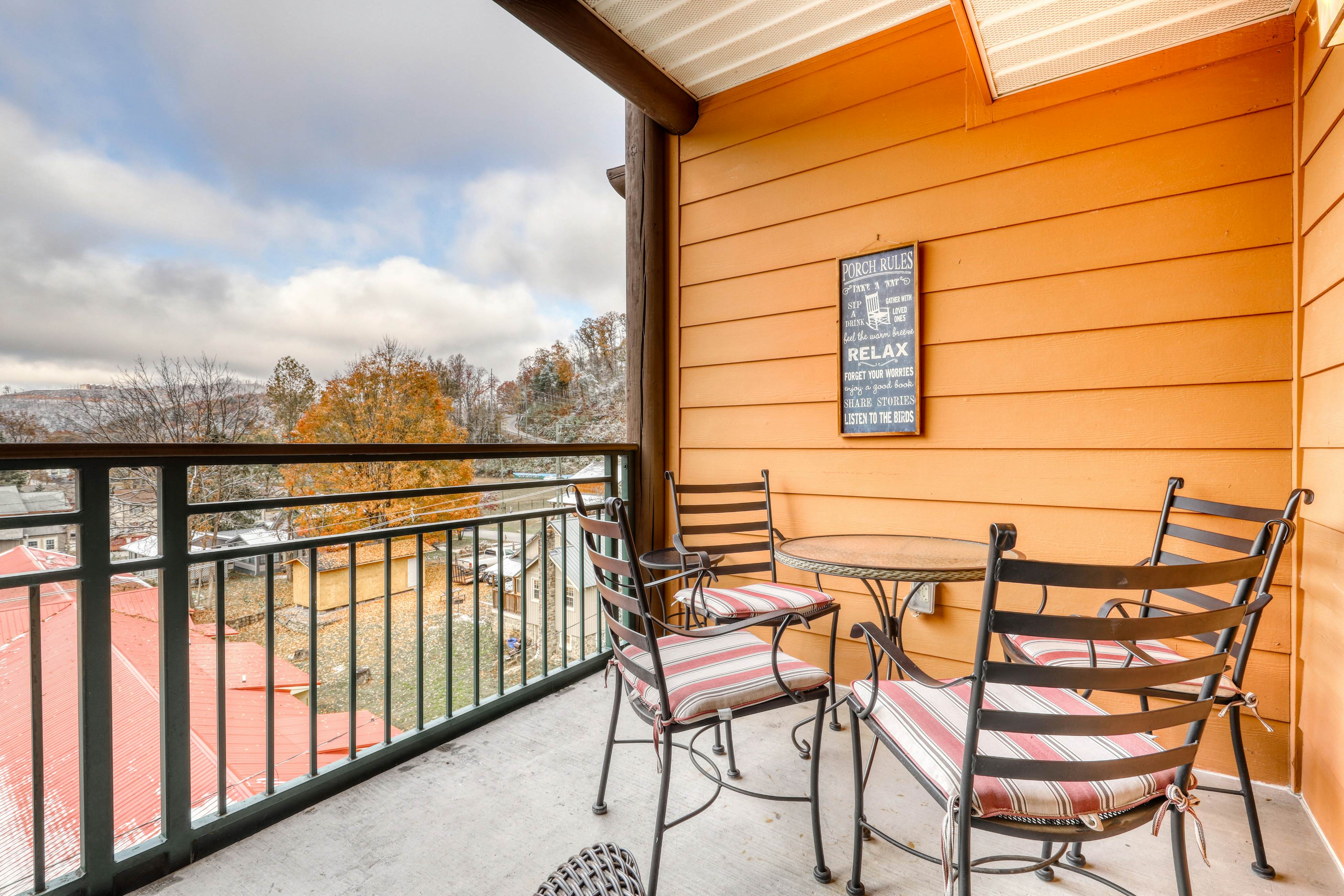 Luxury Condo Near Downtown, Sleep 6・Jetted Tub・Gym