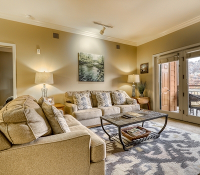 Luxury Condo Near Downtown, Sleep 6・Jetted Tub・Gym