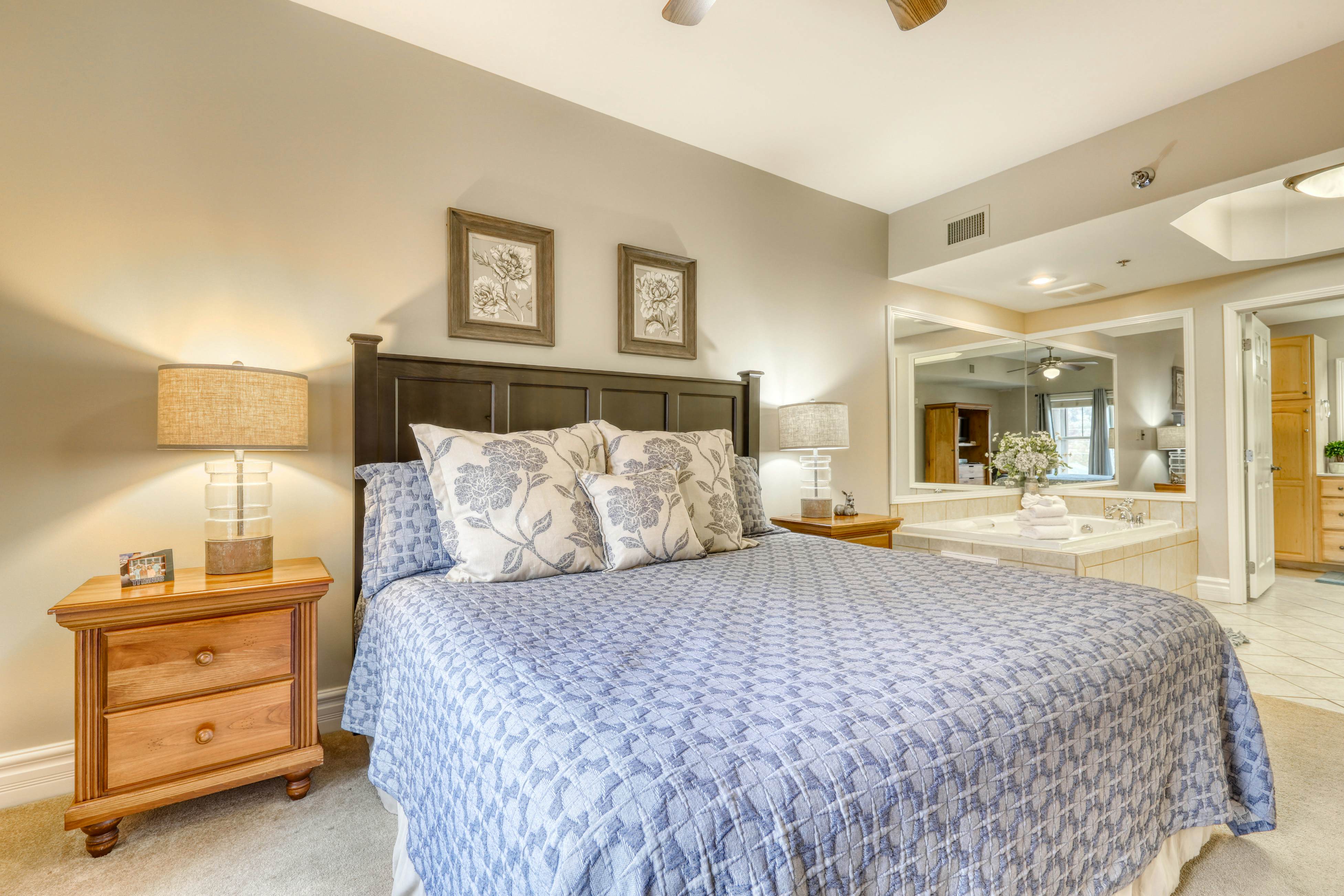 Luxury Condo Near Downtown, Sleep 6・Jetted Tub・Gym