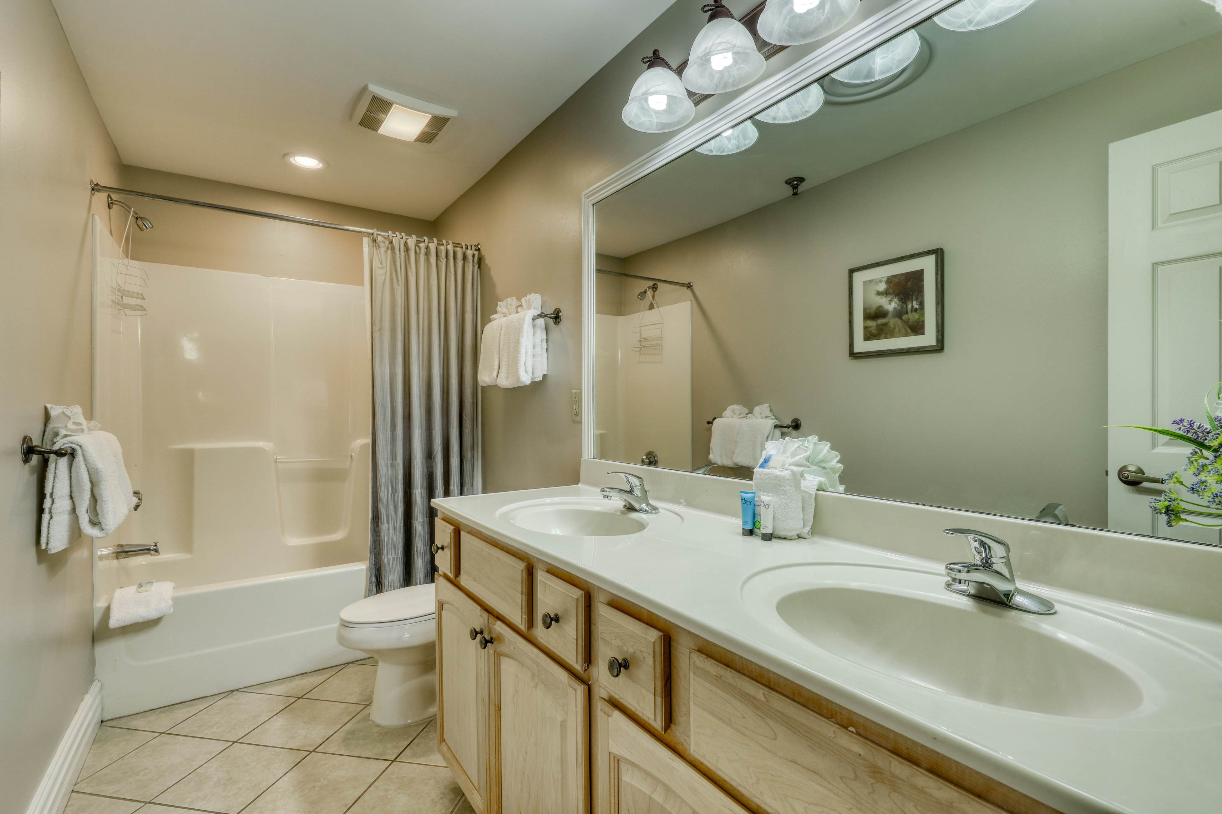 Luxury Condo Near Downtown, Sleep 6・Jetted Tub・Gym