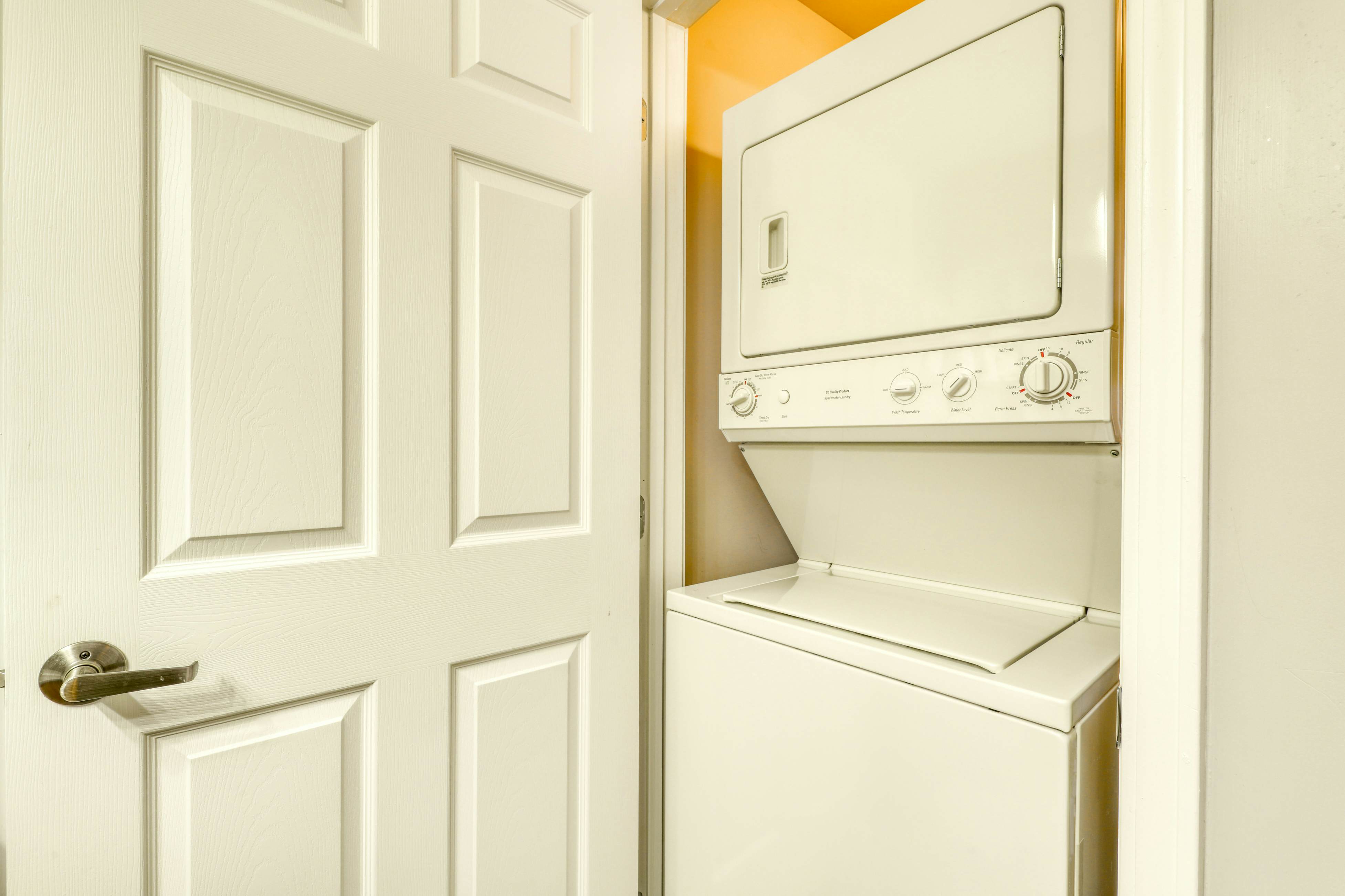 Luxury Condo Near Downtown, Sleep 6・Jetted Tub・Gym