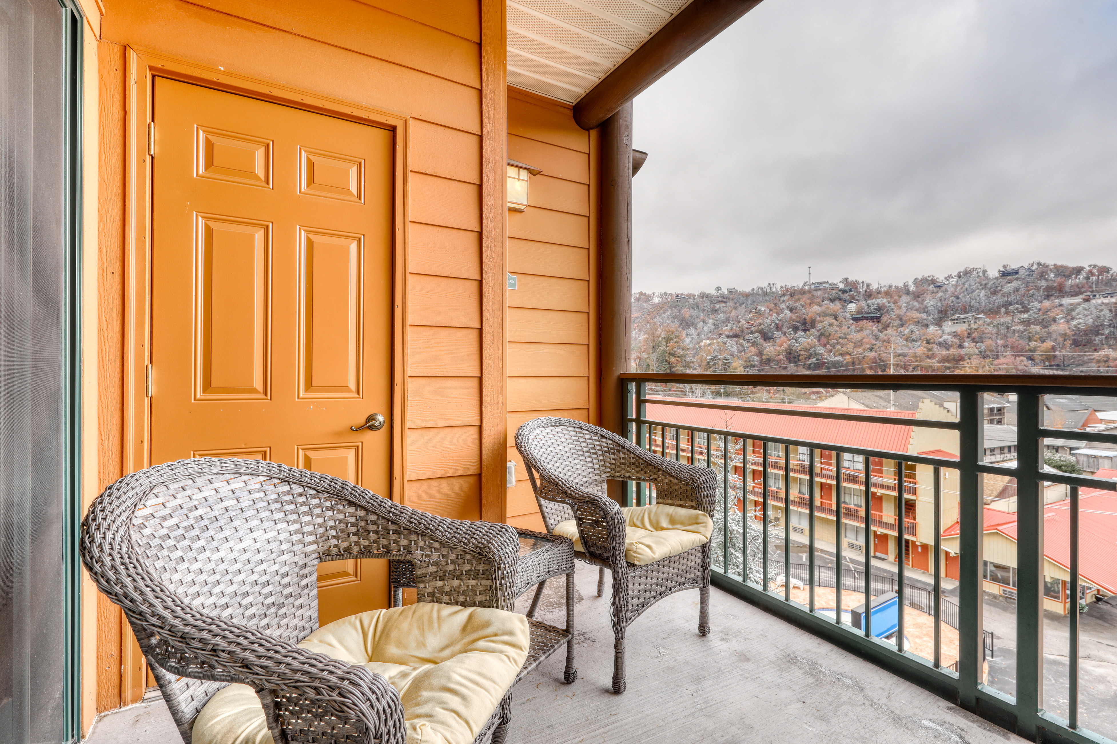 Luxury Condo Near Downtown, Sleep 6・Jetted Tub・Gym