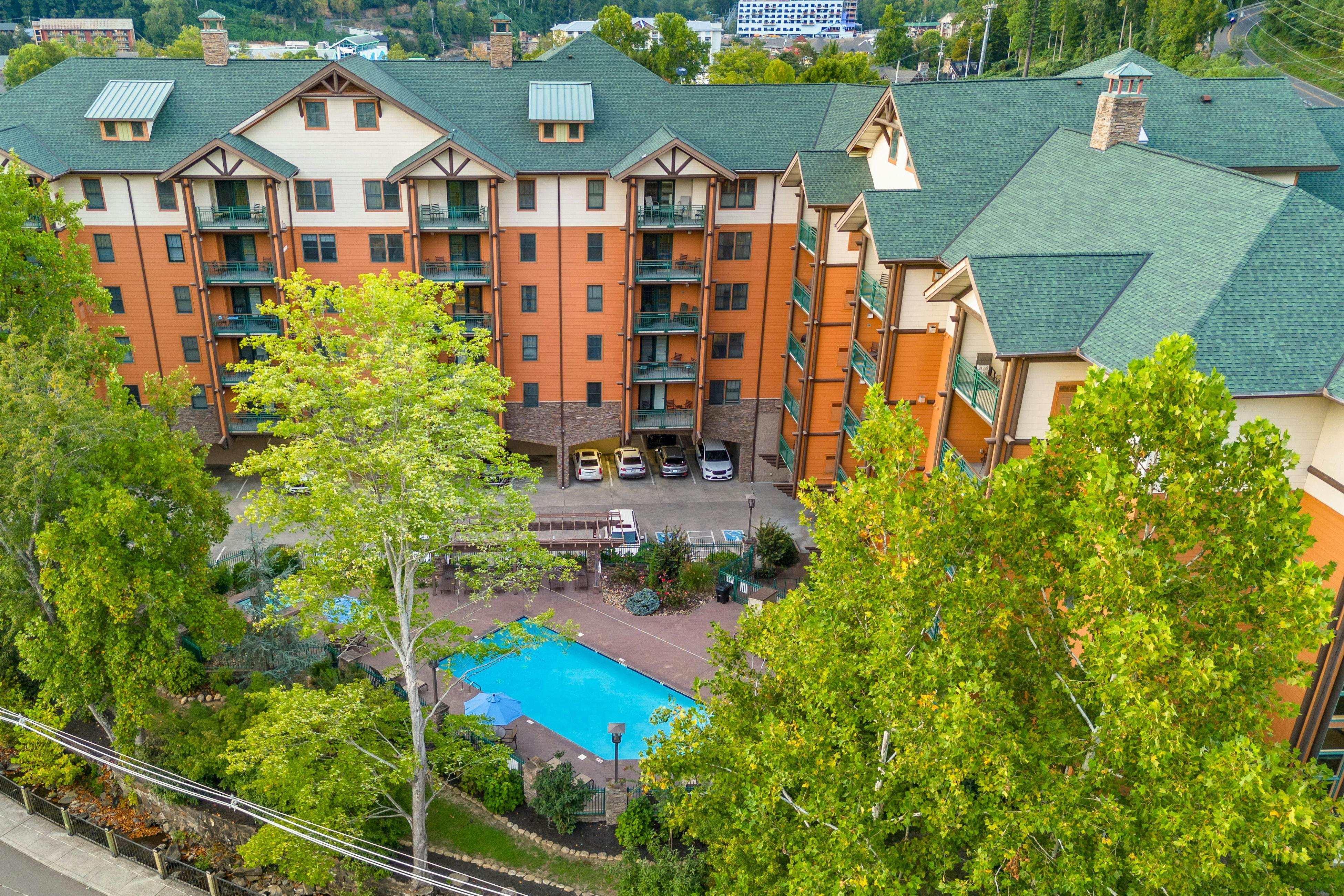 Luxury Condo Near Downtown, Sleep 6・Jetted Tub・Gym