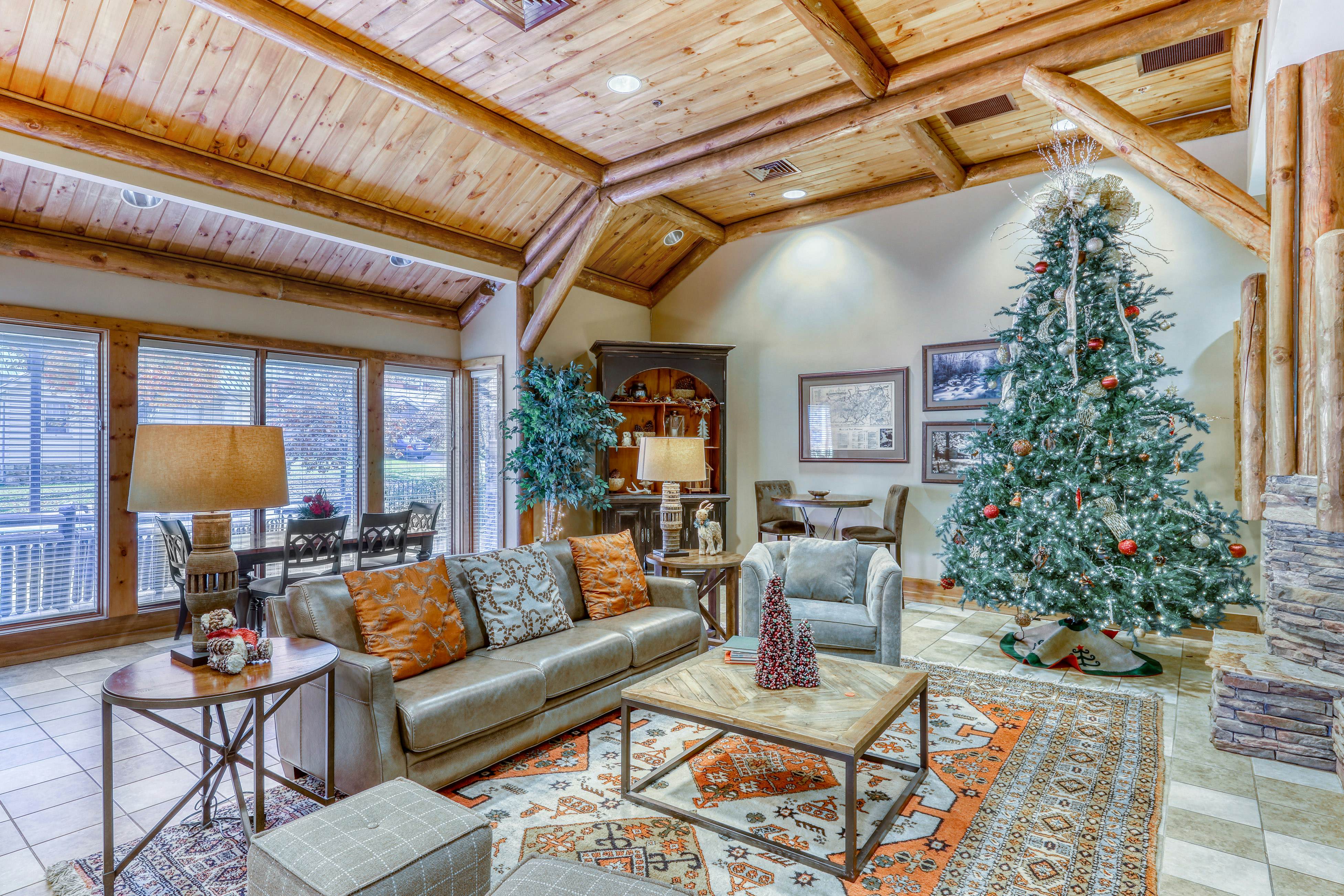 Luxury Condo Near Downtown, Sleep 6・Jetted Tub・Gym