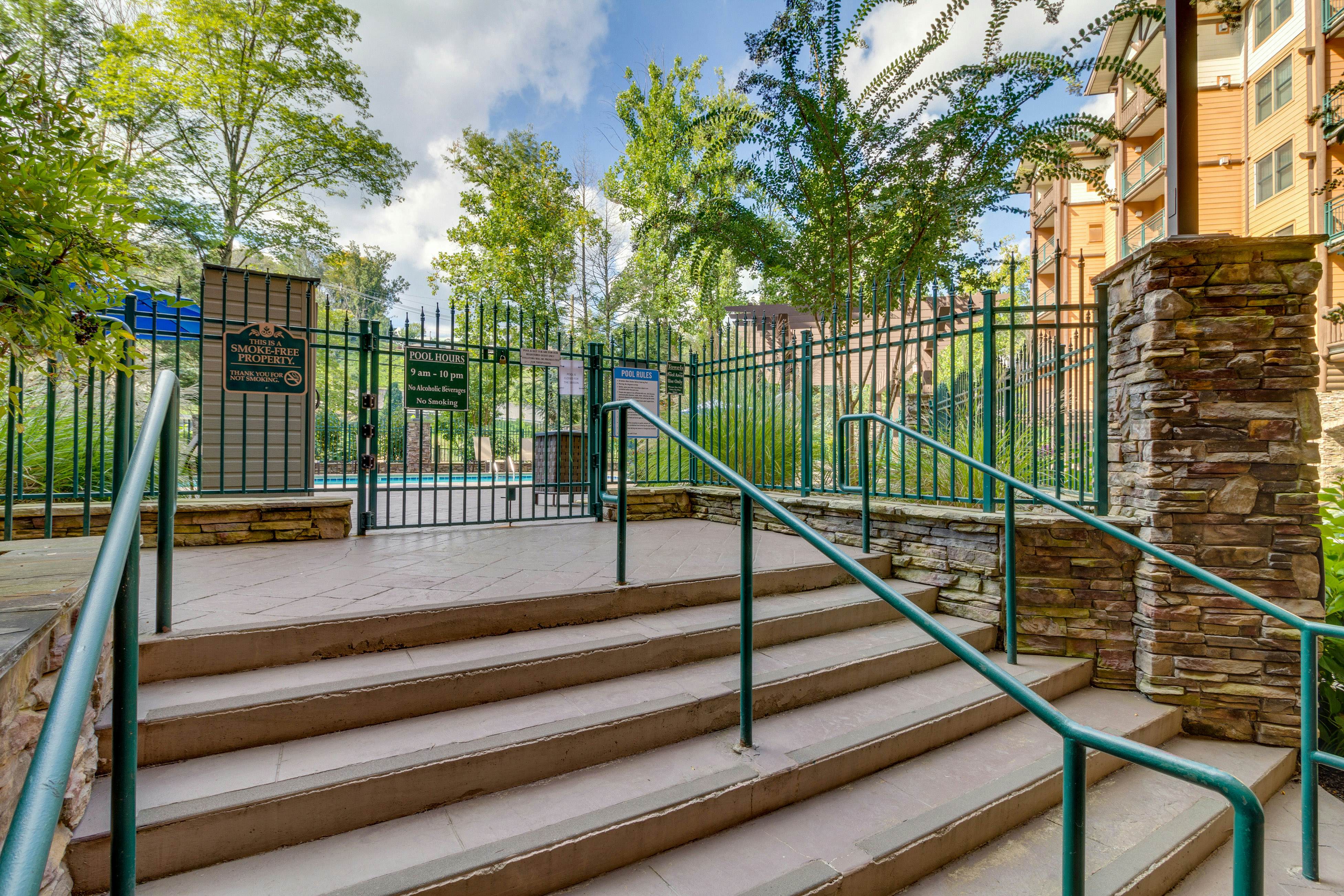 Luxury Condo Near Downtown, Sleep 6・Jetted Tub・Gym