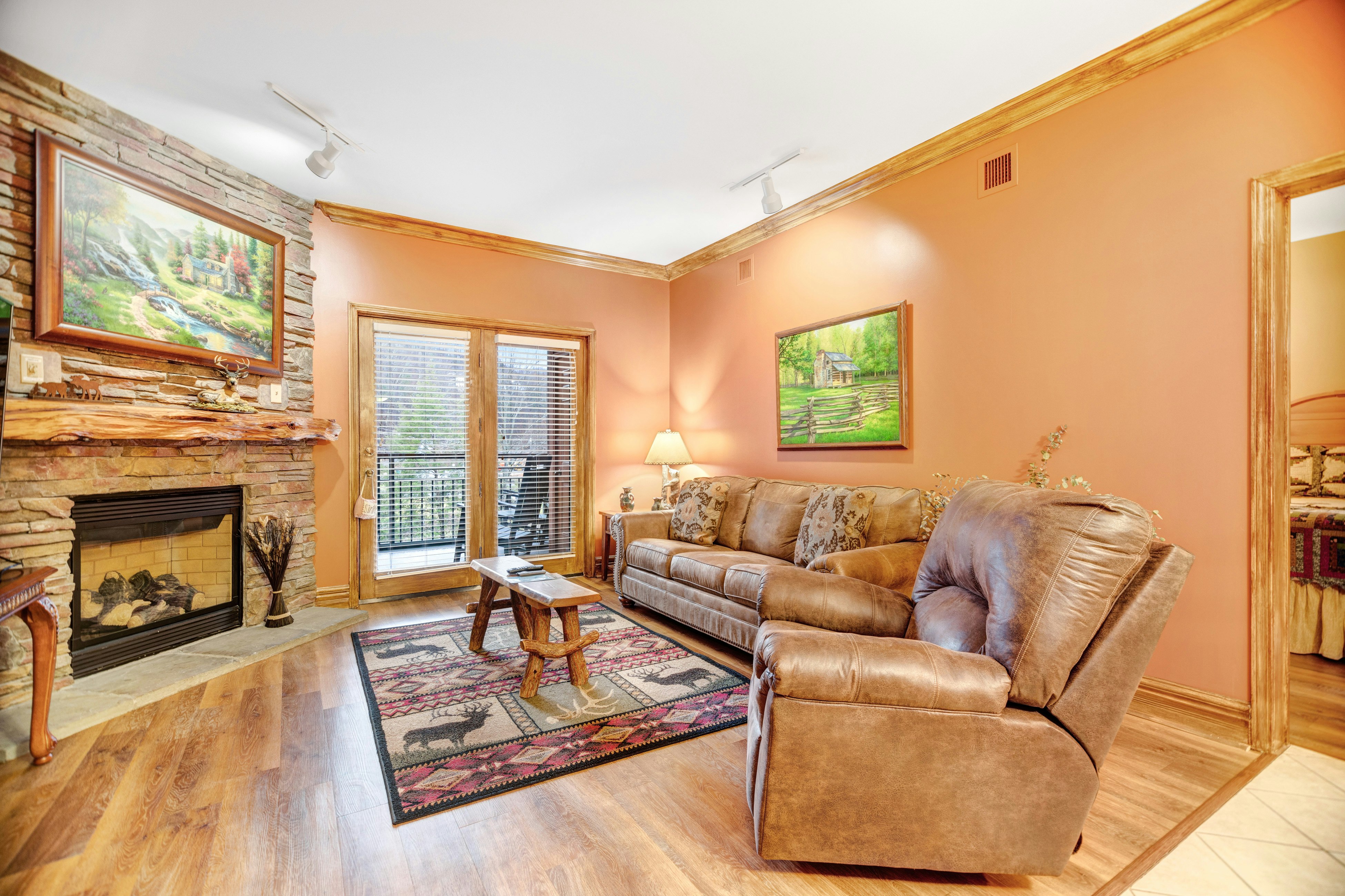 Elegant Downtown Condo, Sleeps 6・Jetted Tub・Gym