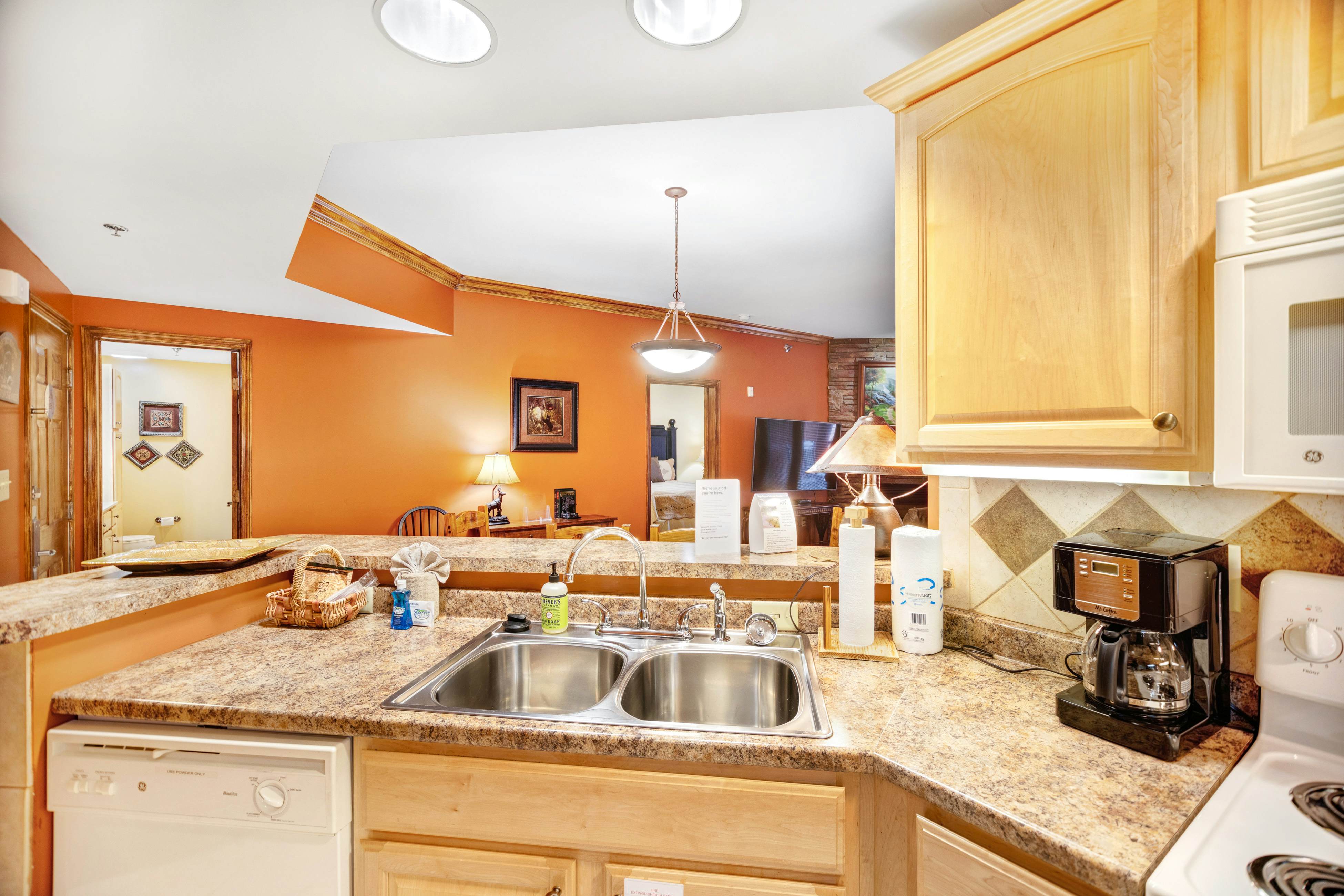 Elegant Downtown Condo, Sleeps 6・Jetted Tub・Gym