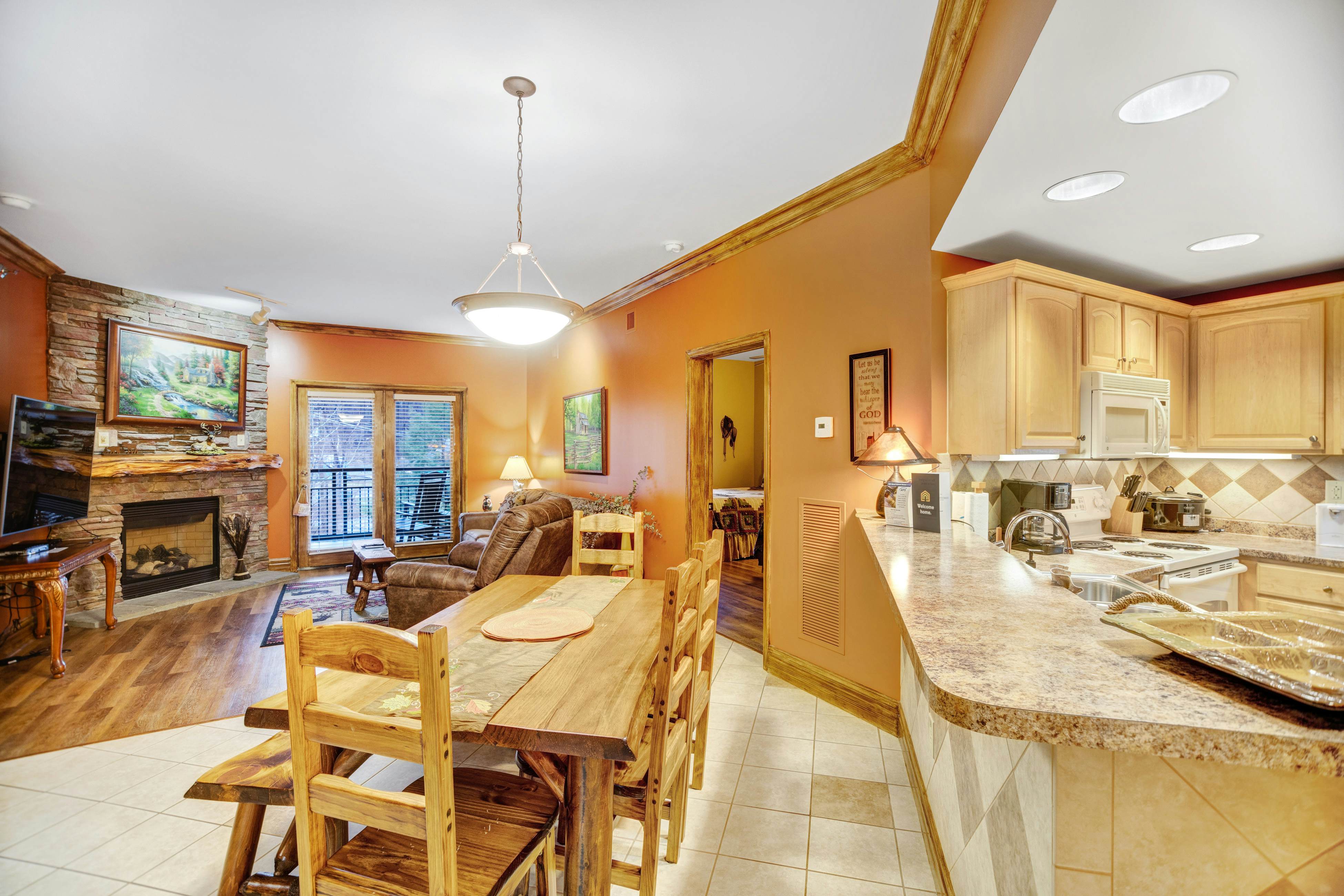 Elegant Downtown Condo, Sleeps 6・Jetted Tub・Gym