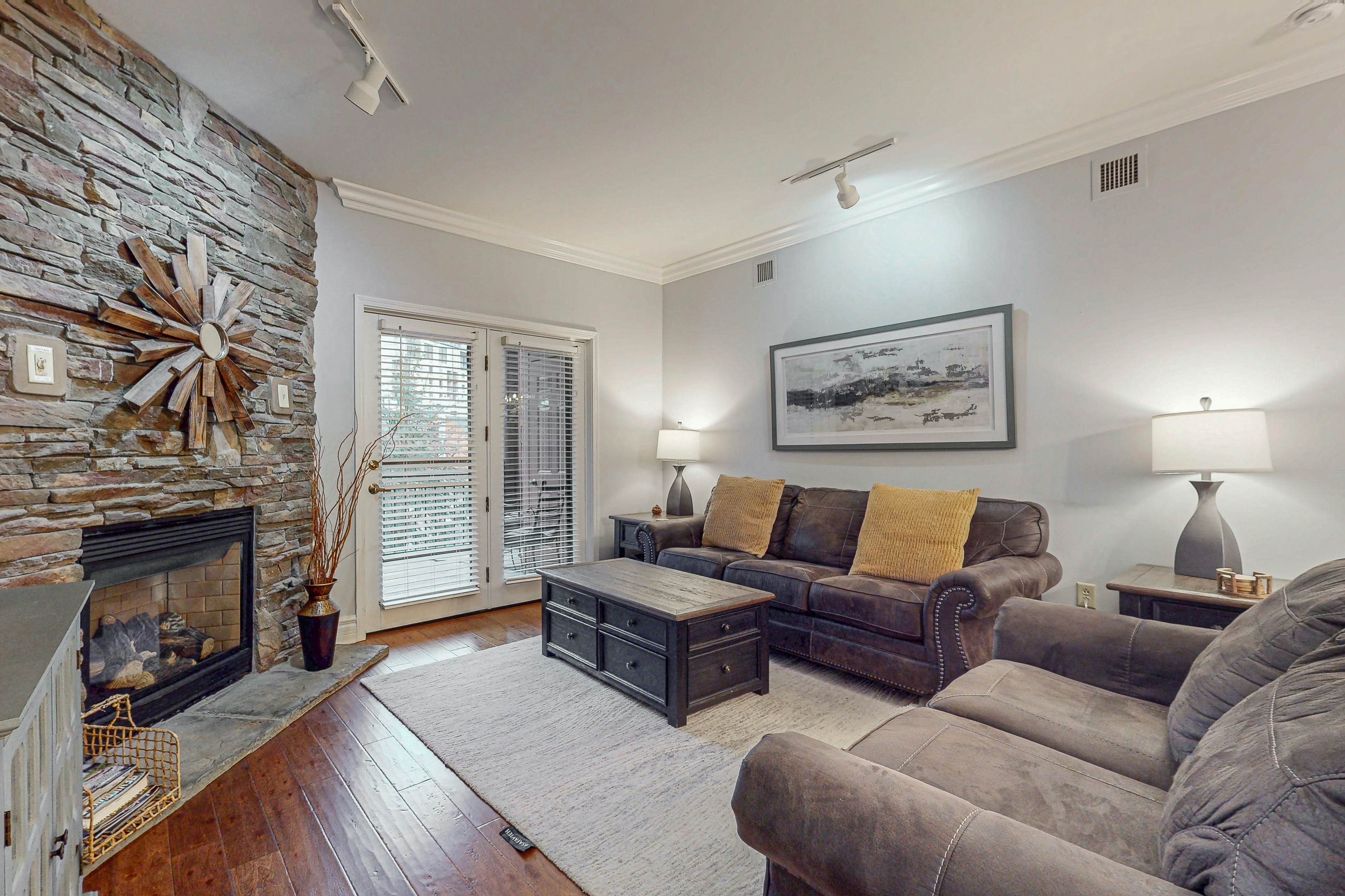 Polished Downtown Condo, Sleeps 6・Jetted Tub・Gym