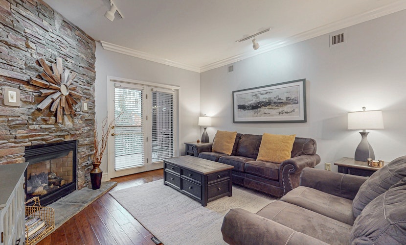 Polished Downtown Condo, Sleeps 6・Jetted Tub・Gym