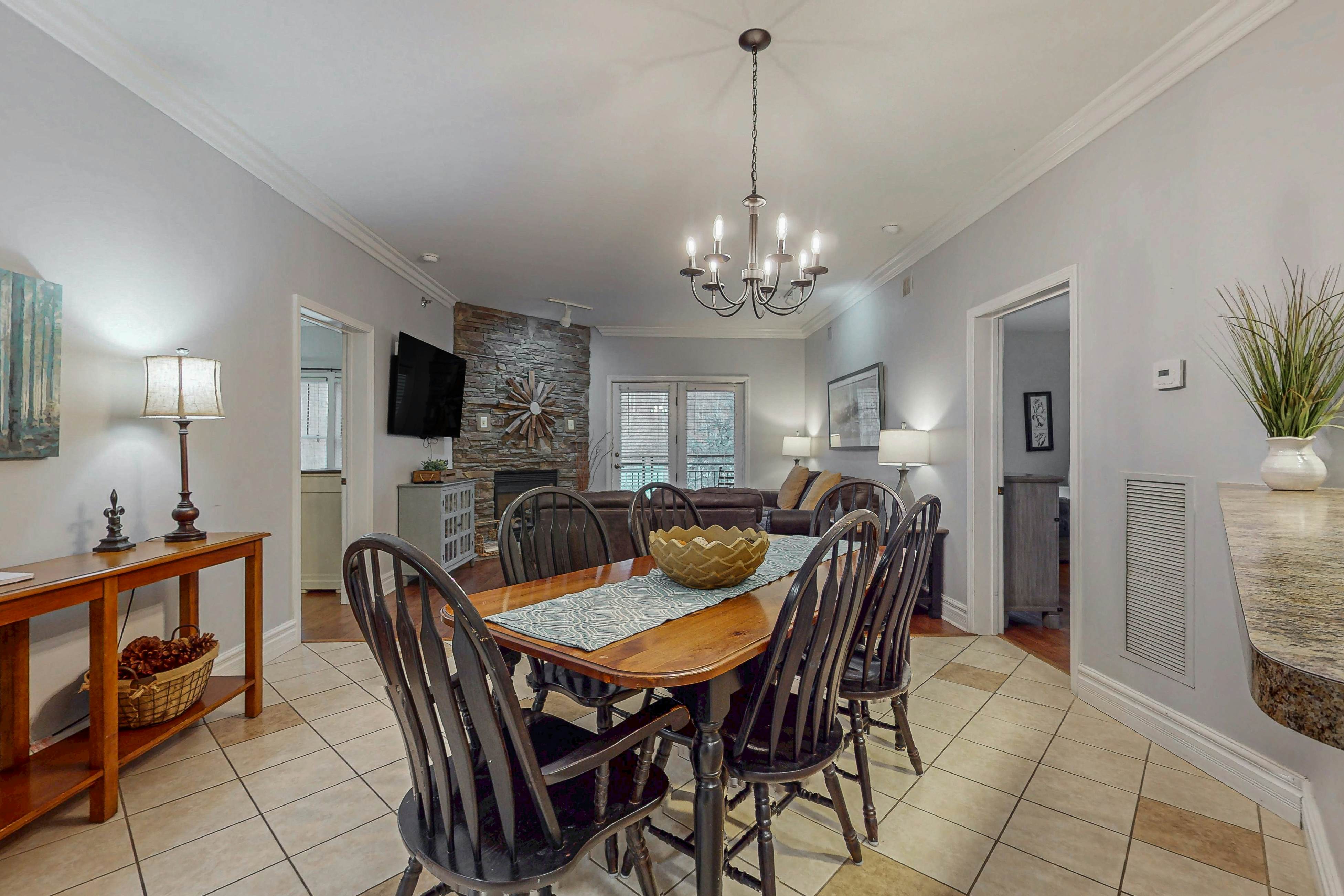 Polished Downtown Condo, Sleeps 6・Jetted Tub・Gym