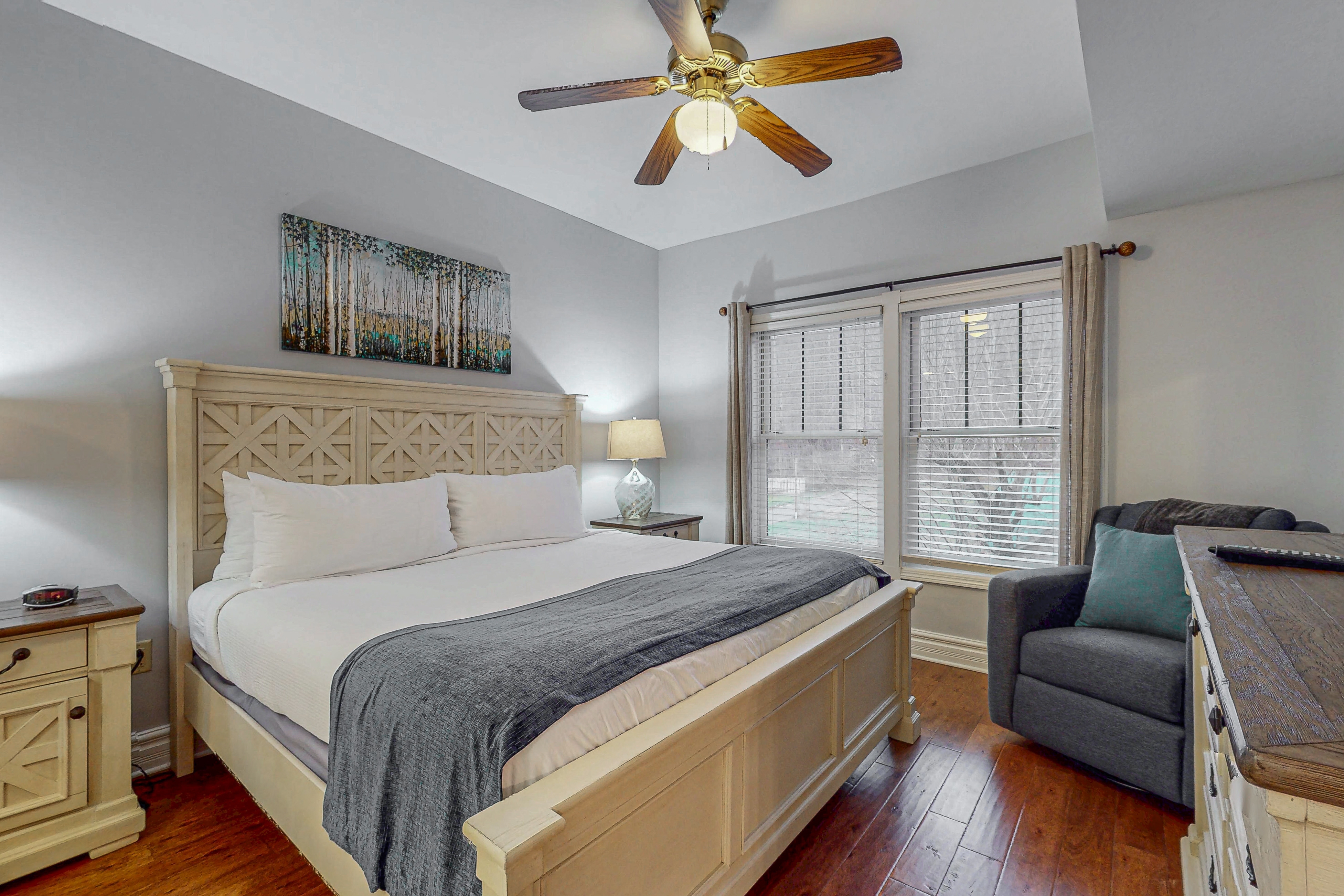 Polished Downtown Condo, Sleeps 6・Jetted Tub・Gym