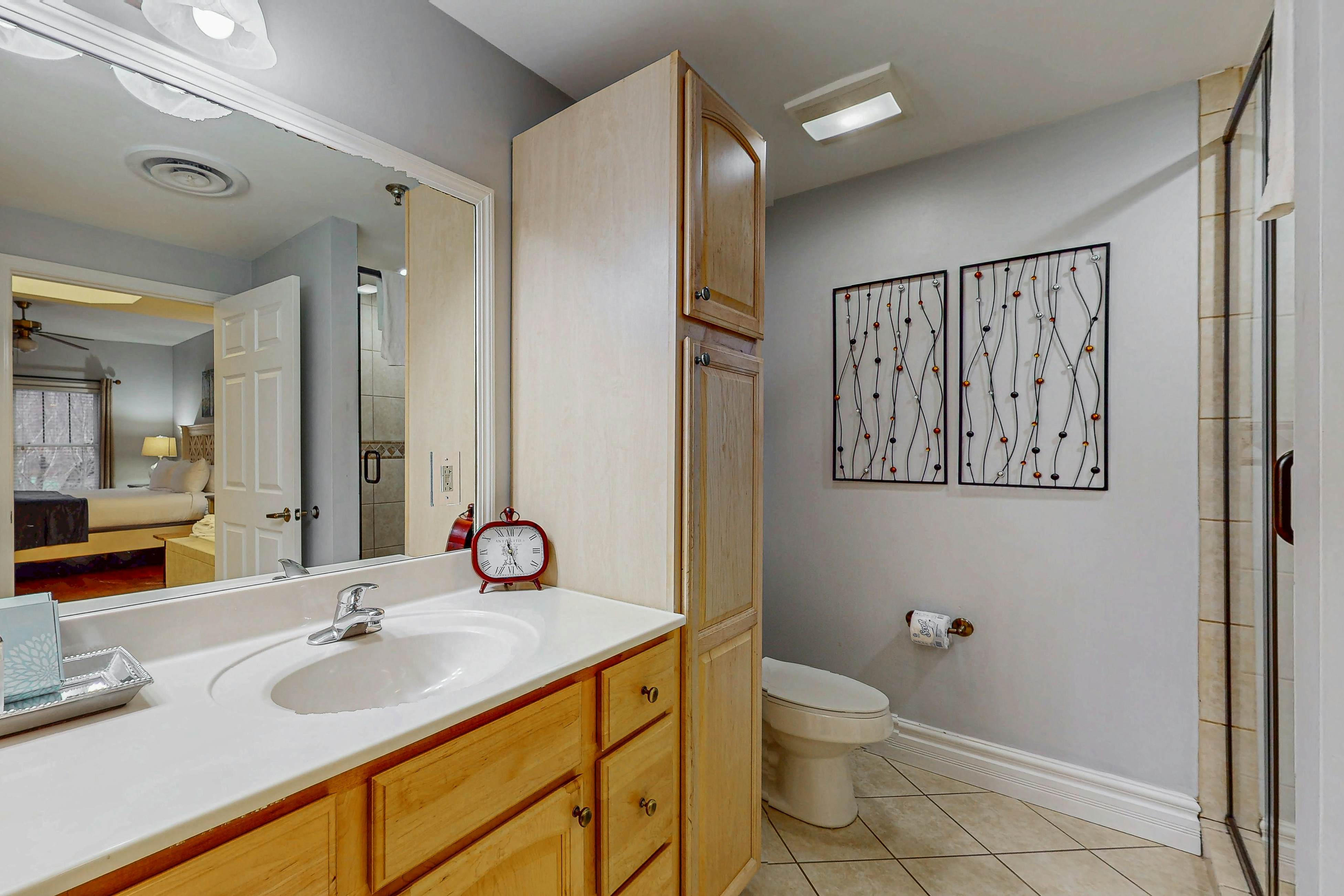 Polished Downtown Condo, Sleeps 6・Jetted Tub・Gym