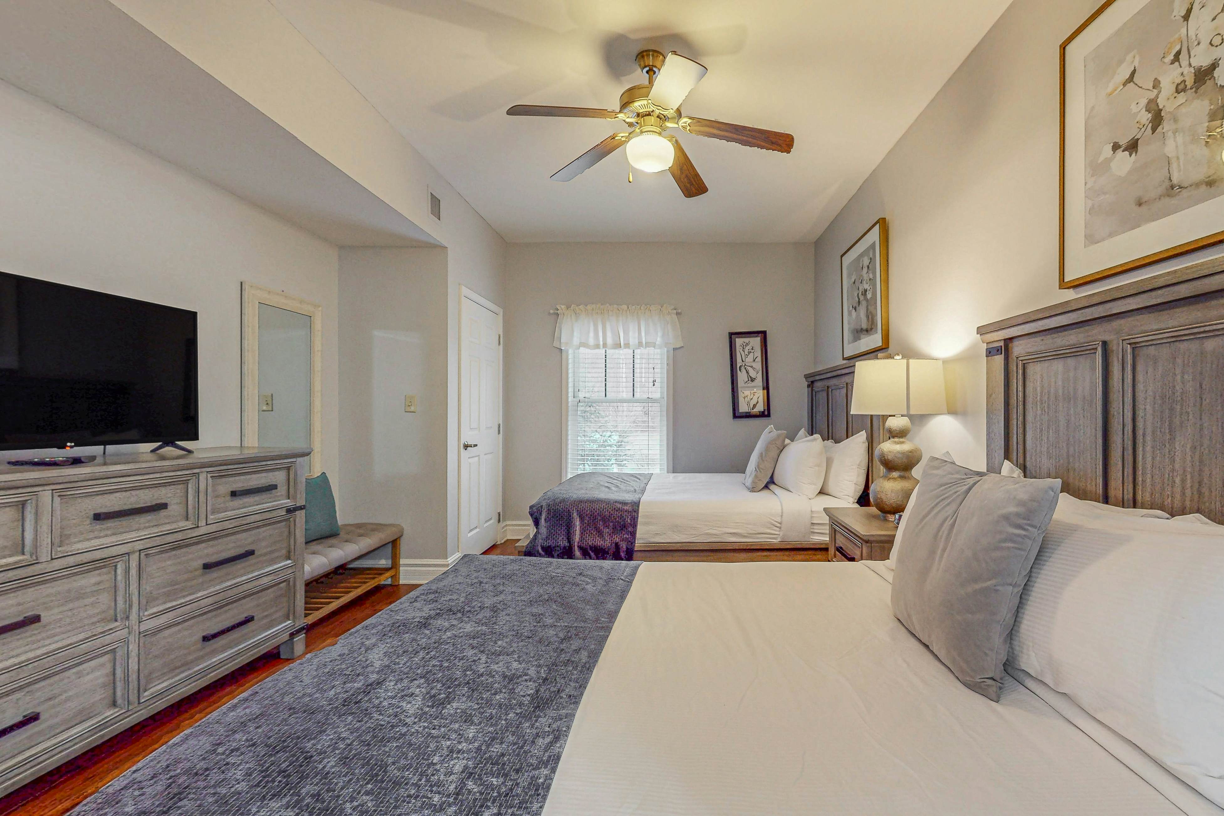 Polished Downtown Condo, Sleeps 6・Jetted Tub・Gym