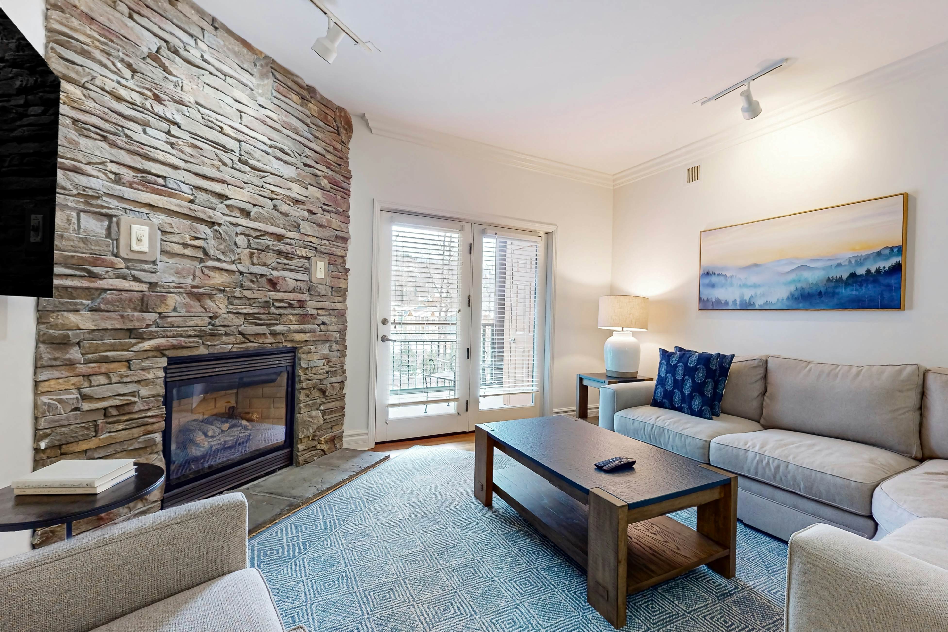 Perfectly Located Condo, Sleeps 6・Jetted Tub・Gym