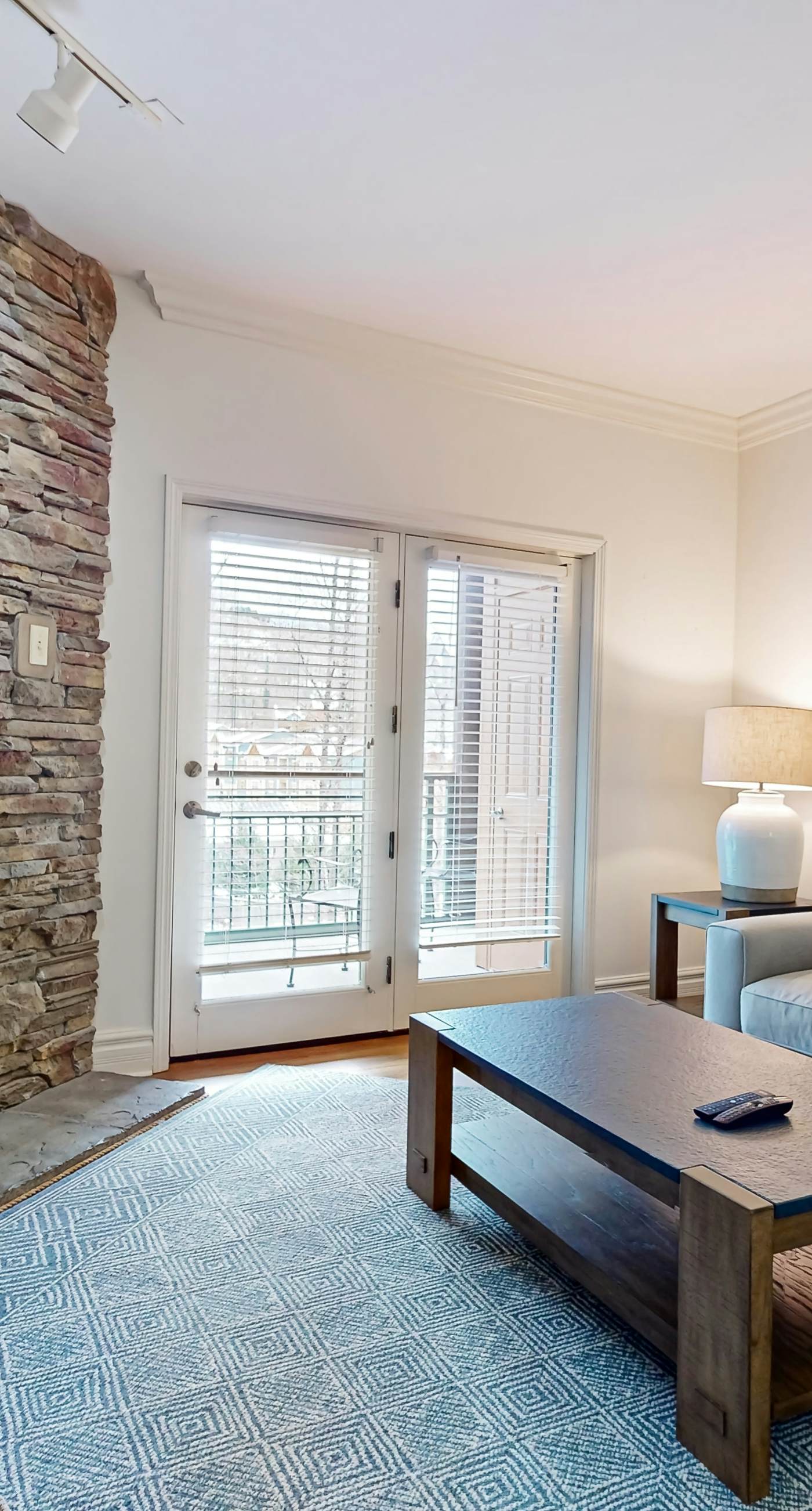 Perfectly Located Condo, Sleeps 6, Jetted Tub, Gym