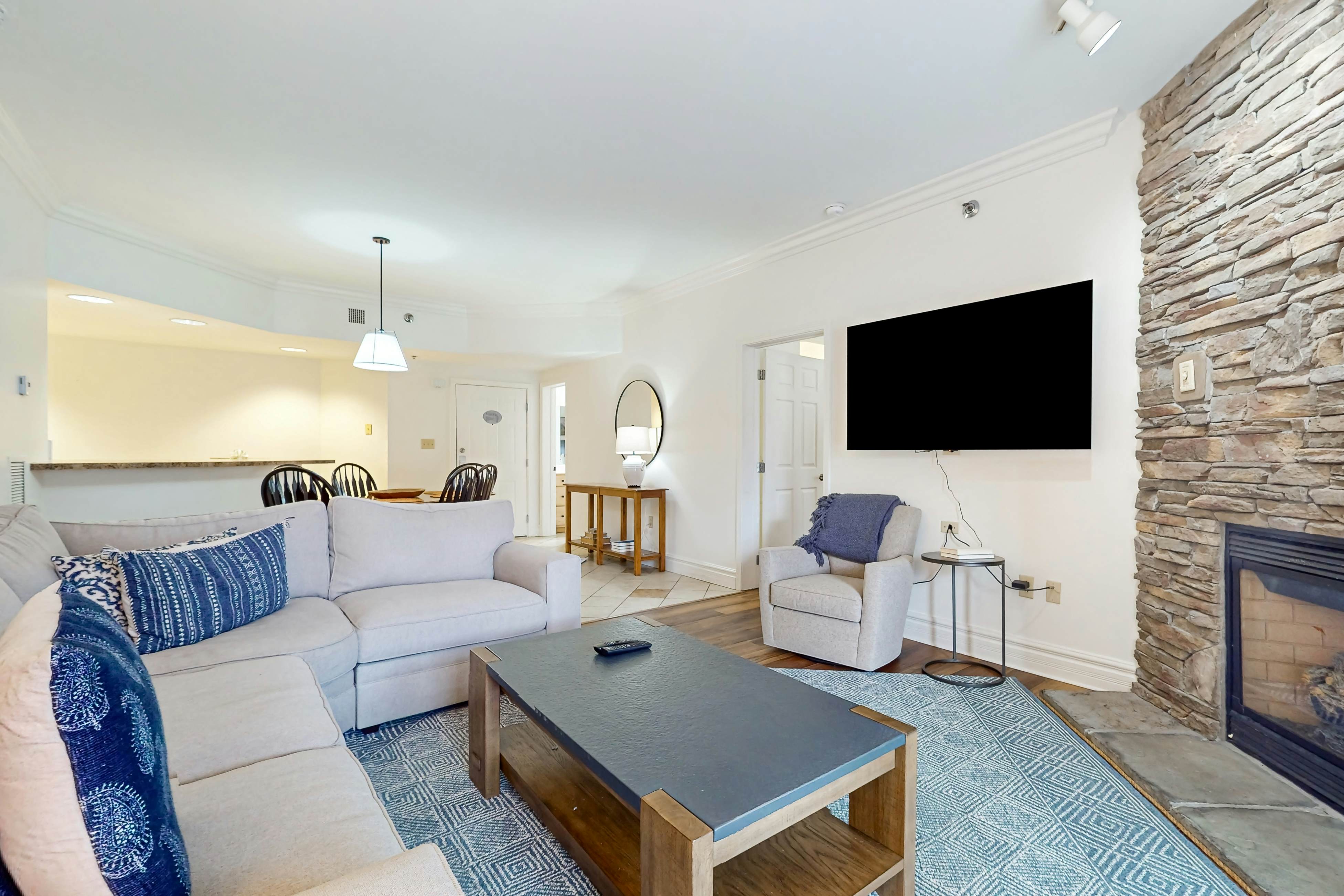 Perfectly Located Condo, Sleeps 6・Jetted Tub・Gym