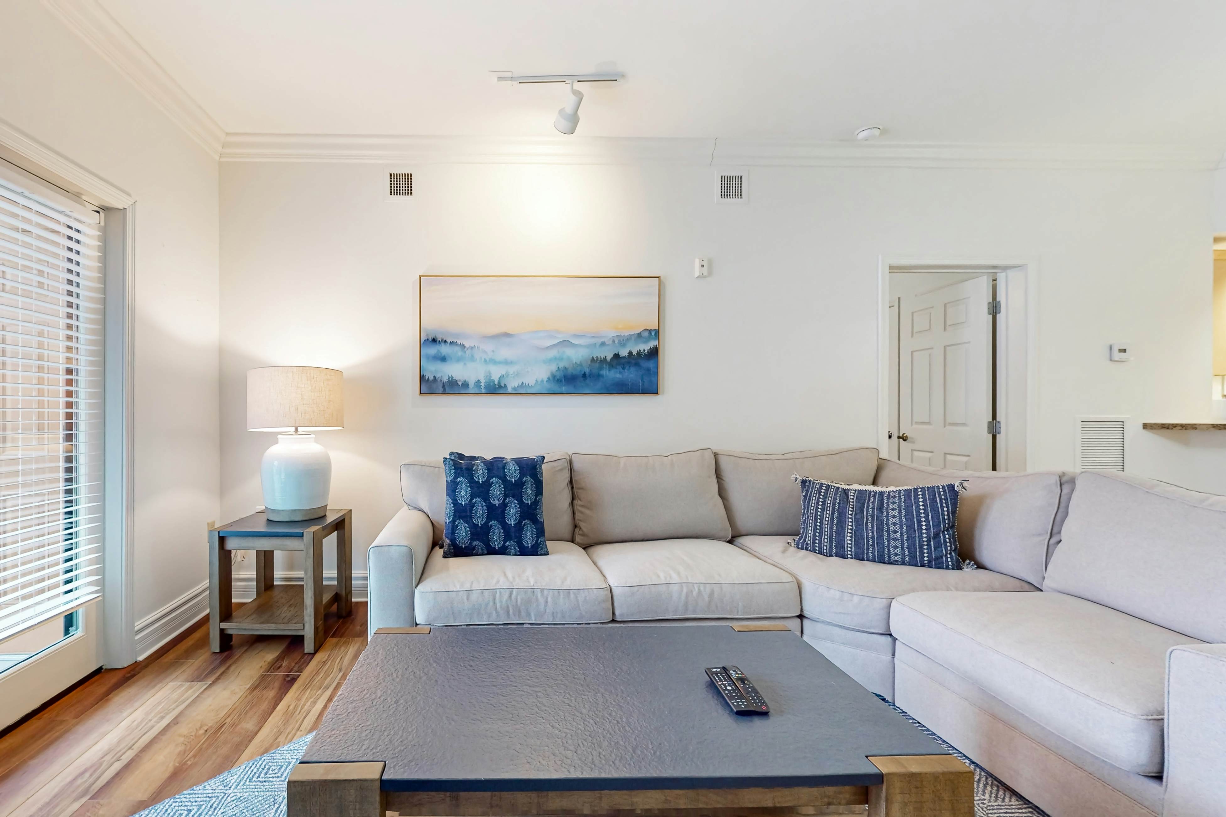 Perfectly Located Condo, Sleeps 6・Jetted Tub・Gym