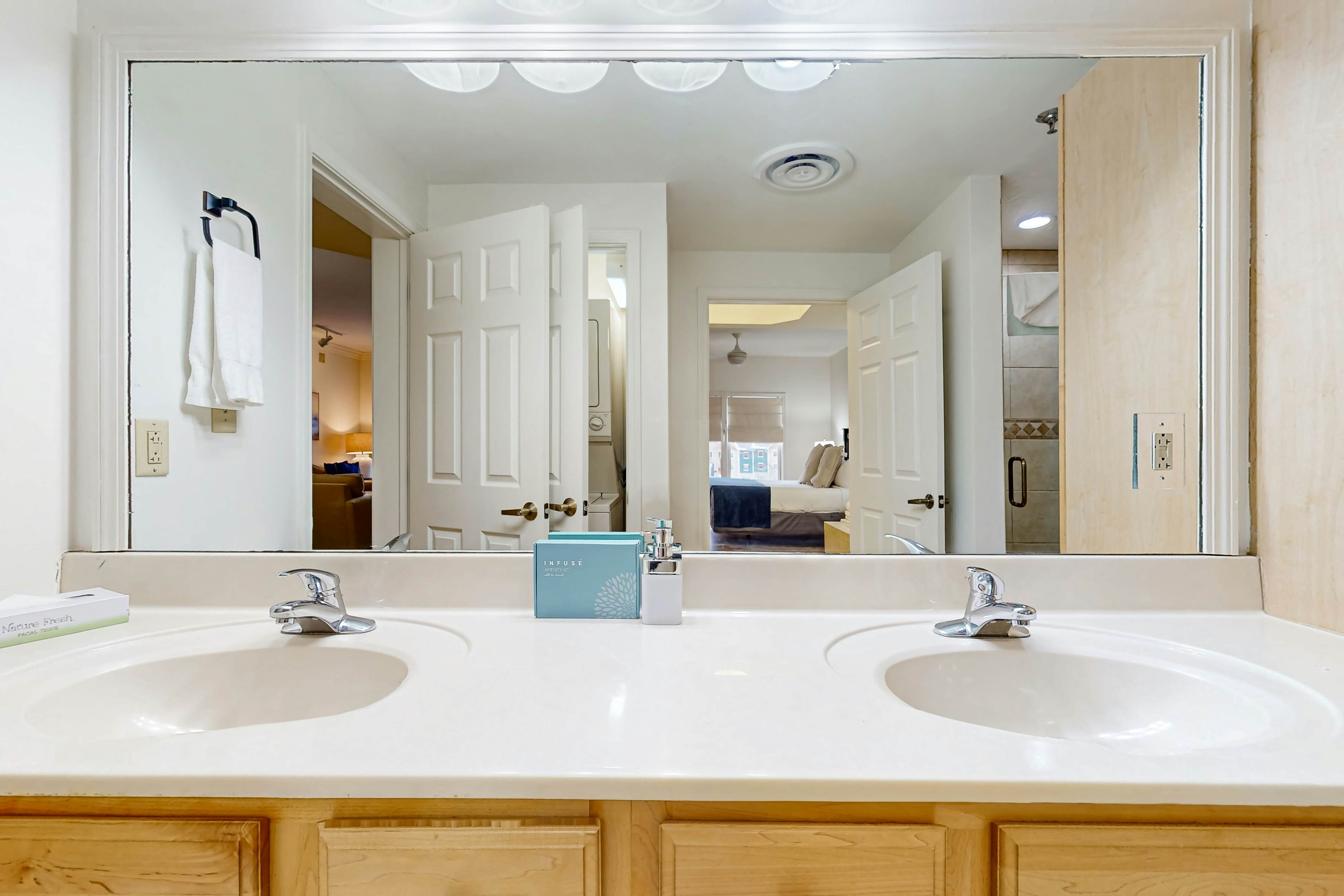 Perfectly Located Condo, Sleeps 6・Jetted Tub・Gym