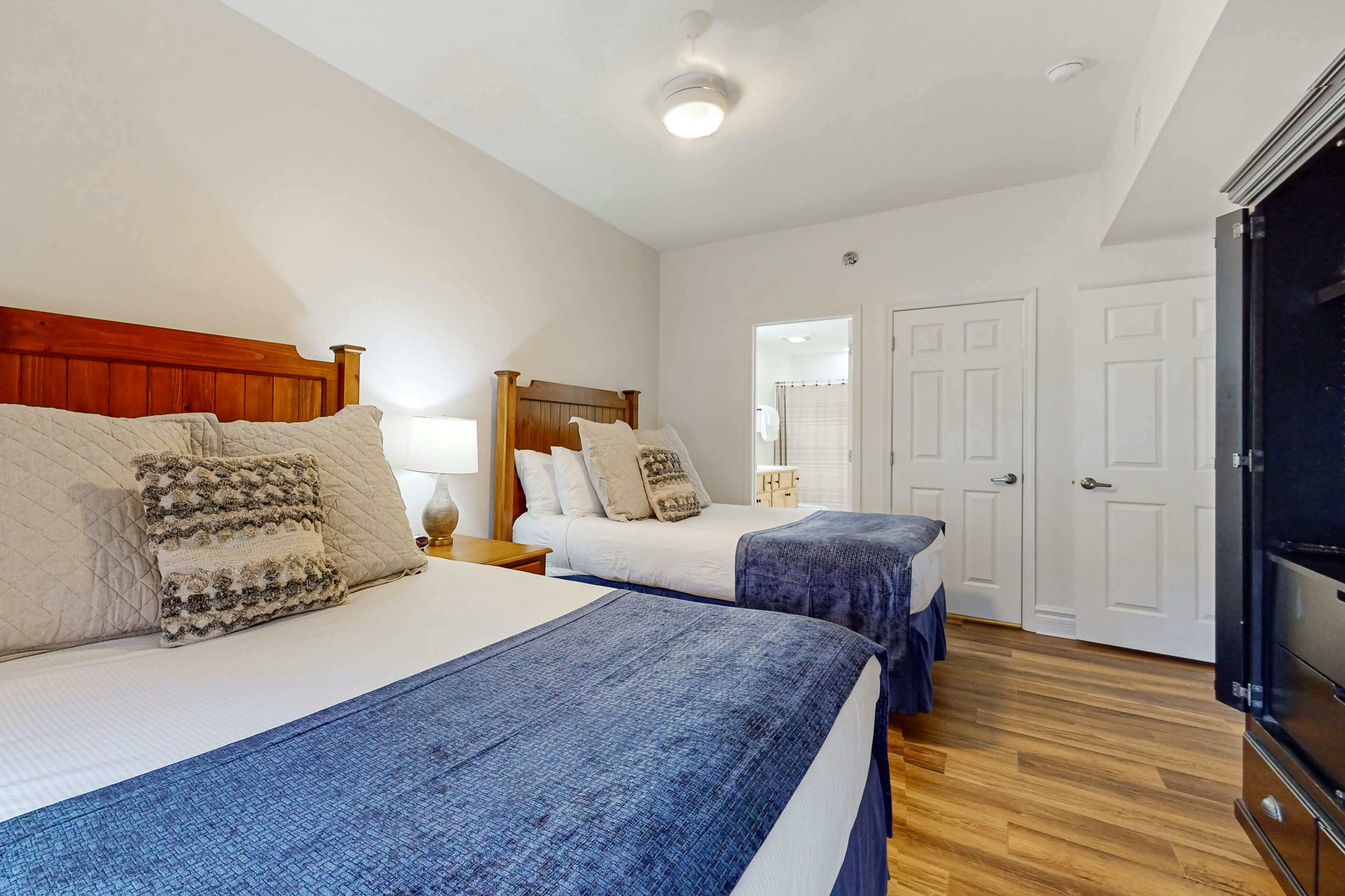 Perfectly Located Condo, Sleeps 6・Jetted Tub・Gym