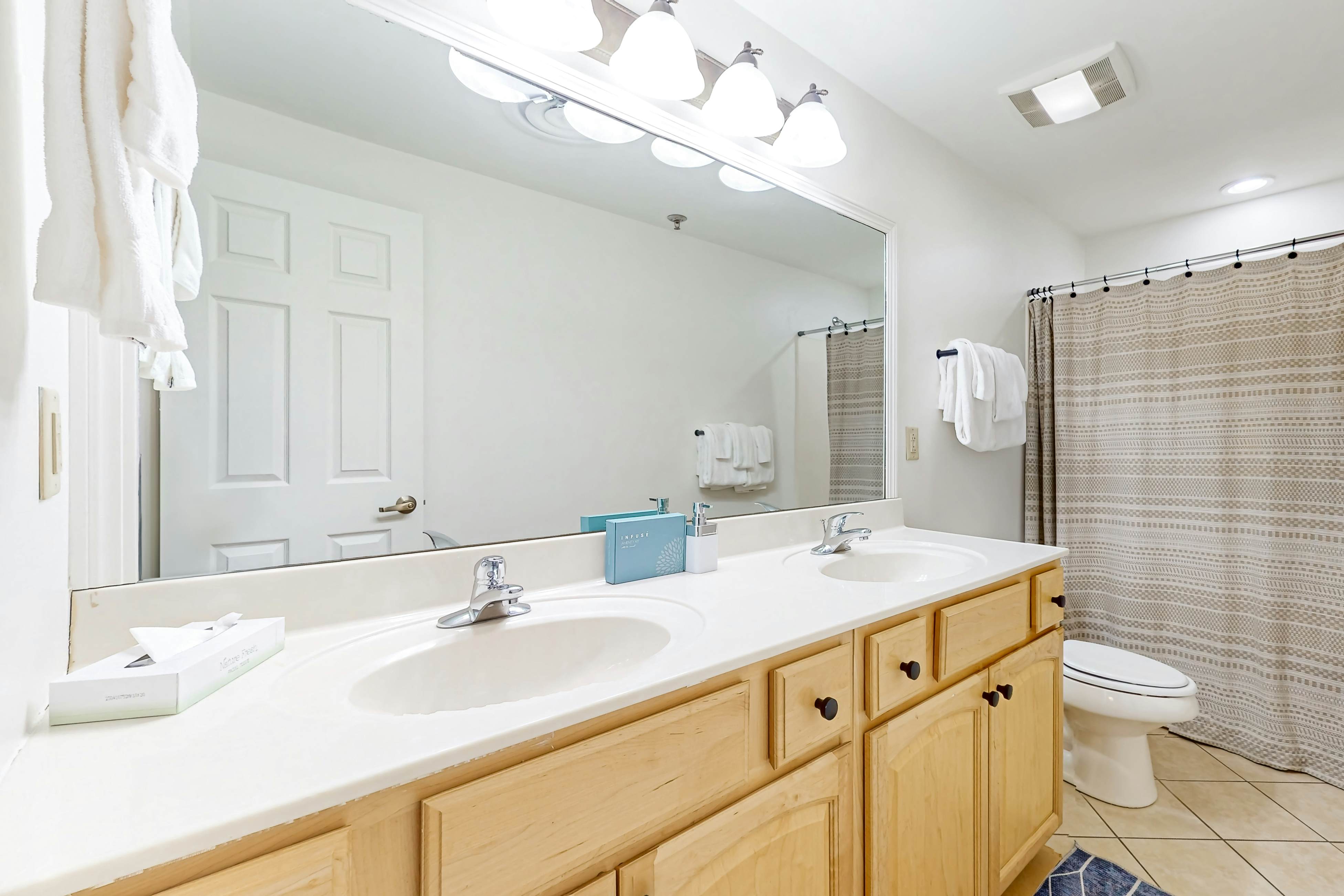 Perfectly Located Condo, Sleeps 6・Jetted Tub・Gym