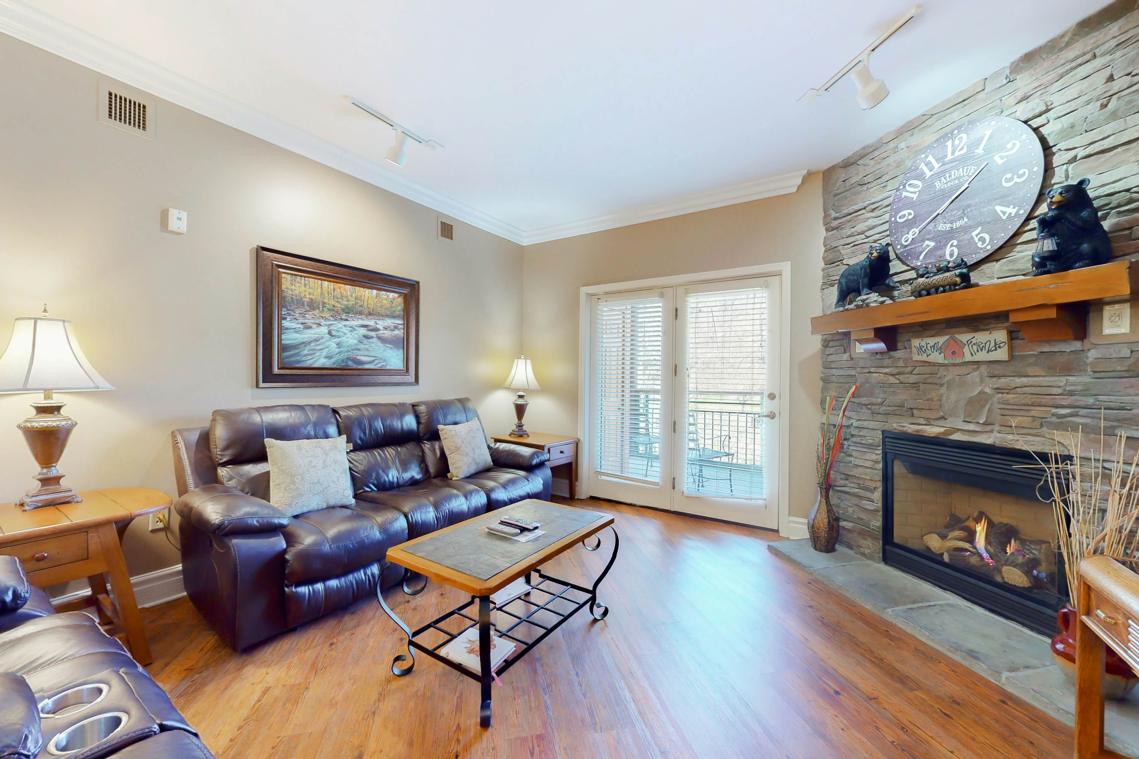 Welcoming Condo W Jetted Tub, Sleeps 6・Fireplace