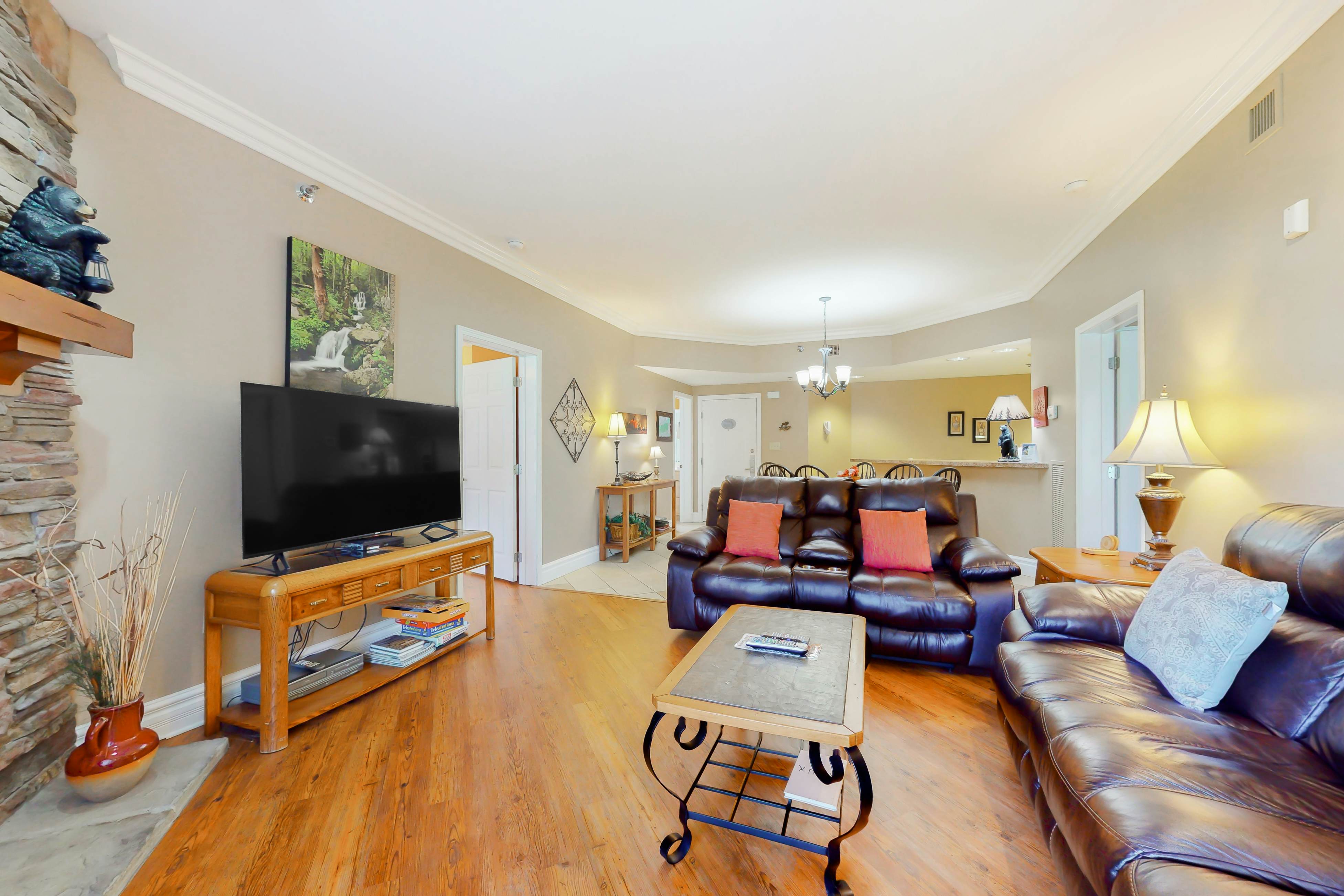 Welcoming Condo W Jetted Tub, Sleeps 6・Fireplace