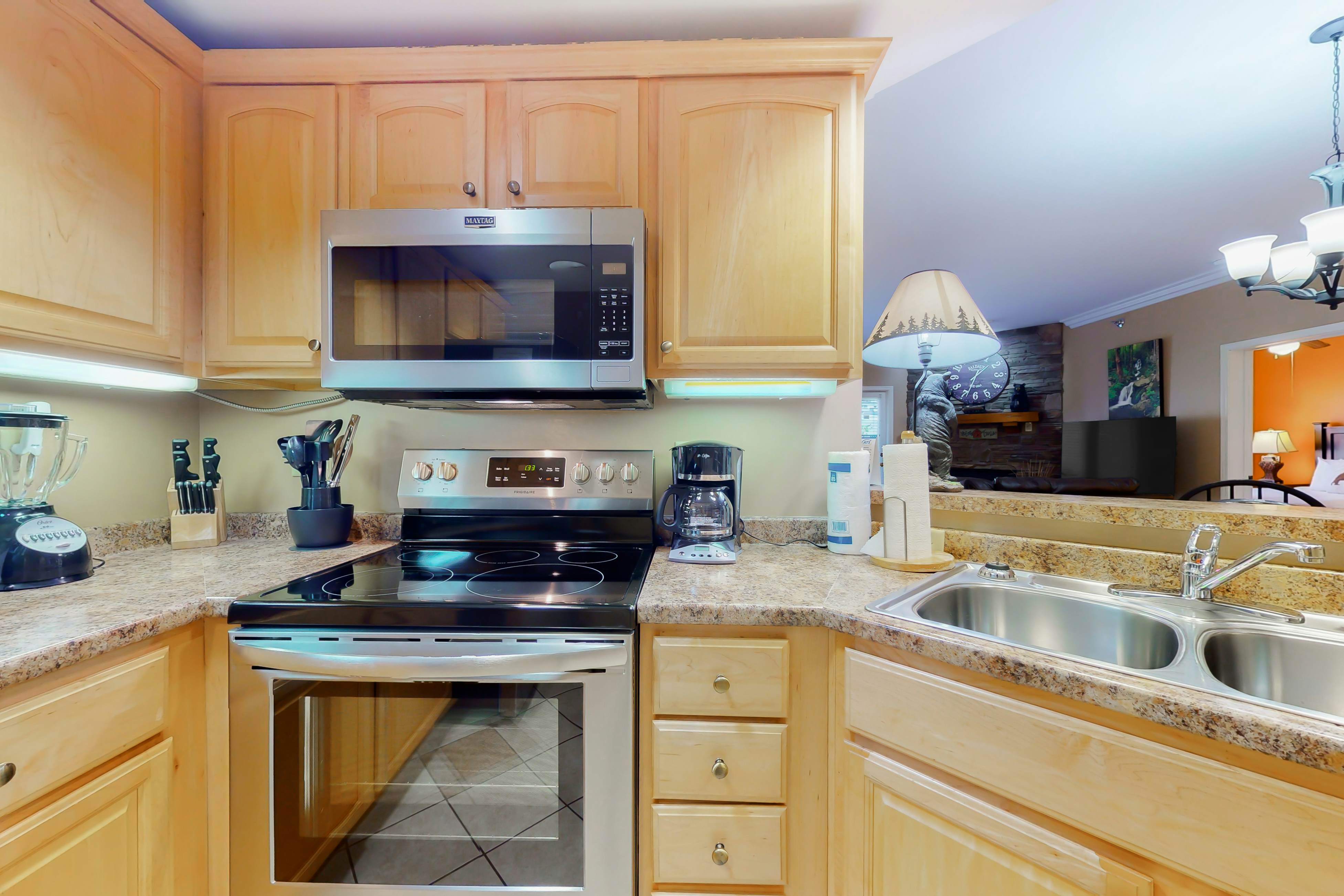 Welcoming Condo W Jetted Tub, Sleeps 6・Fireplace