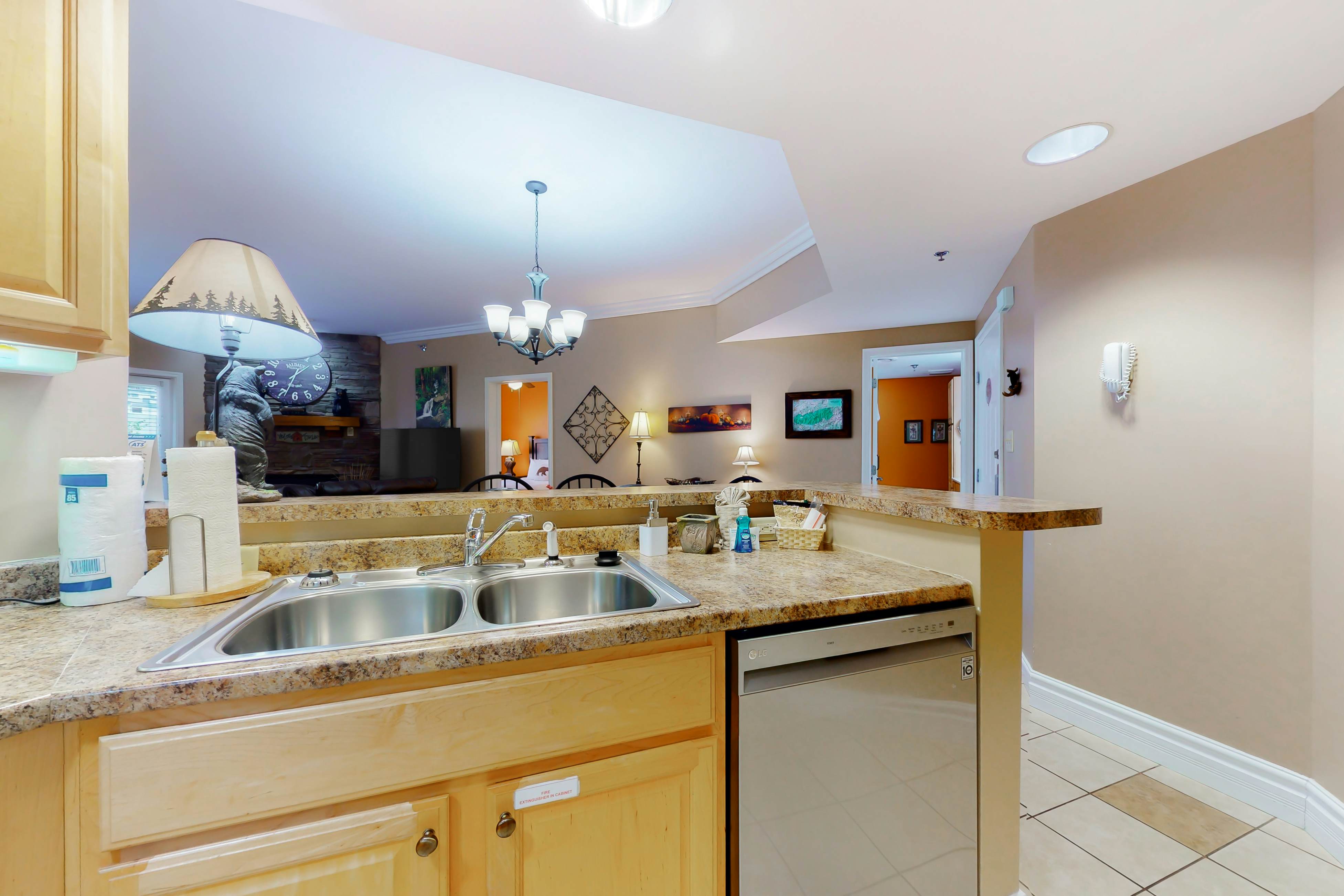 Welcoming Condo W Jetted Tub, Sleeps 6・Fireplace