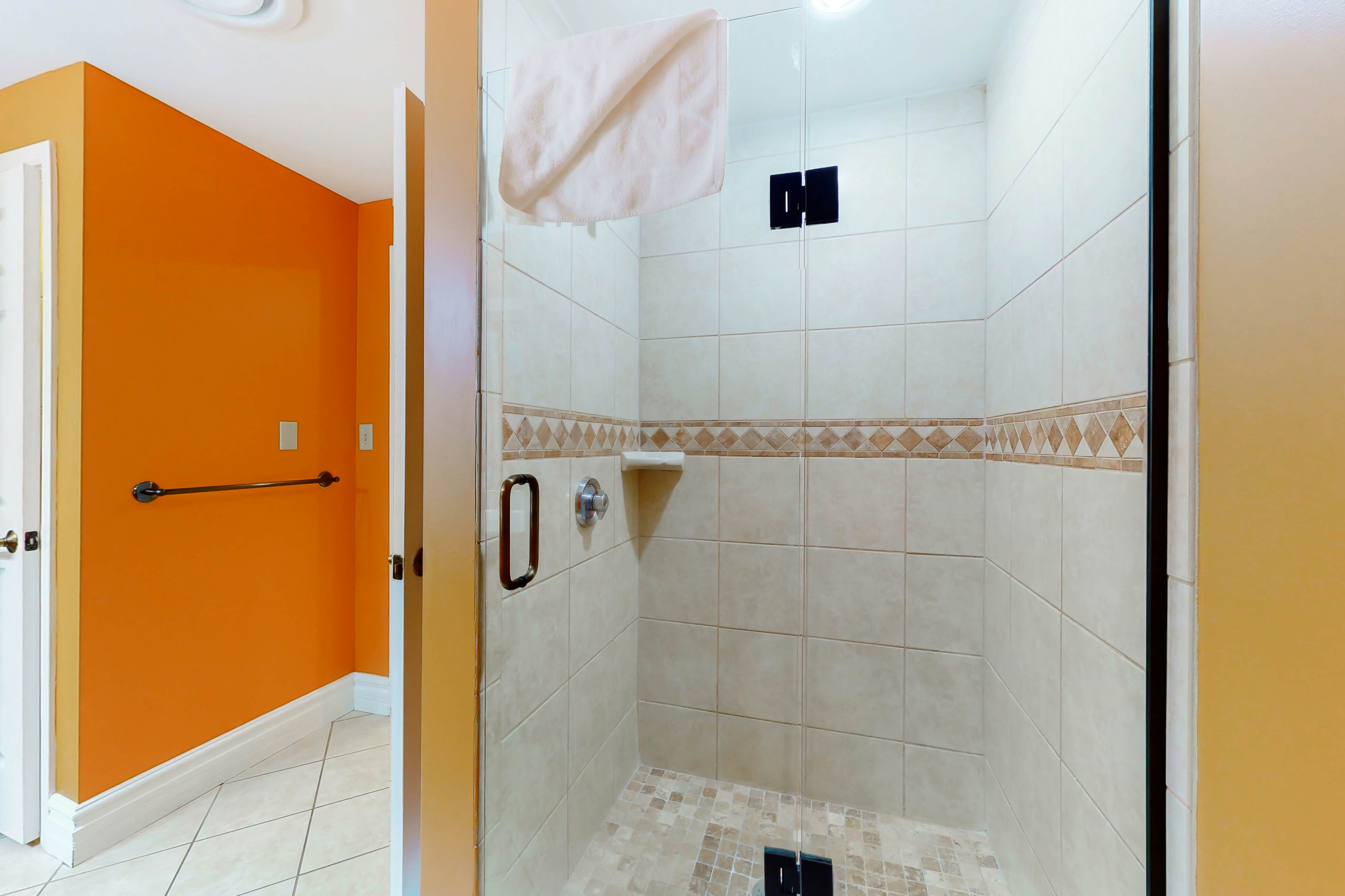 Welcoming Condo W Jetted Tub, Sleeps 6・Fireplace